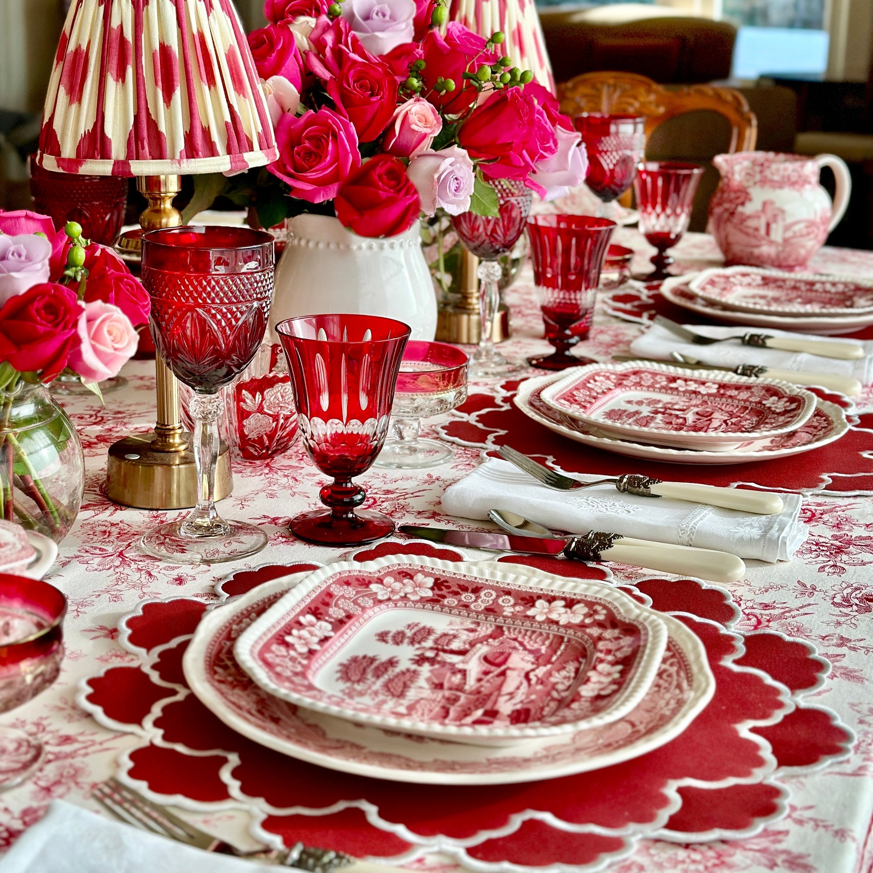TIMELESS RED SCALLOPED FAUX LEATHER PLACEMAT (Set Of 4)
