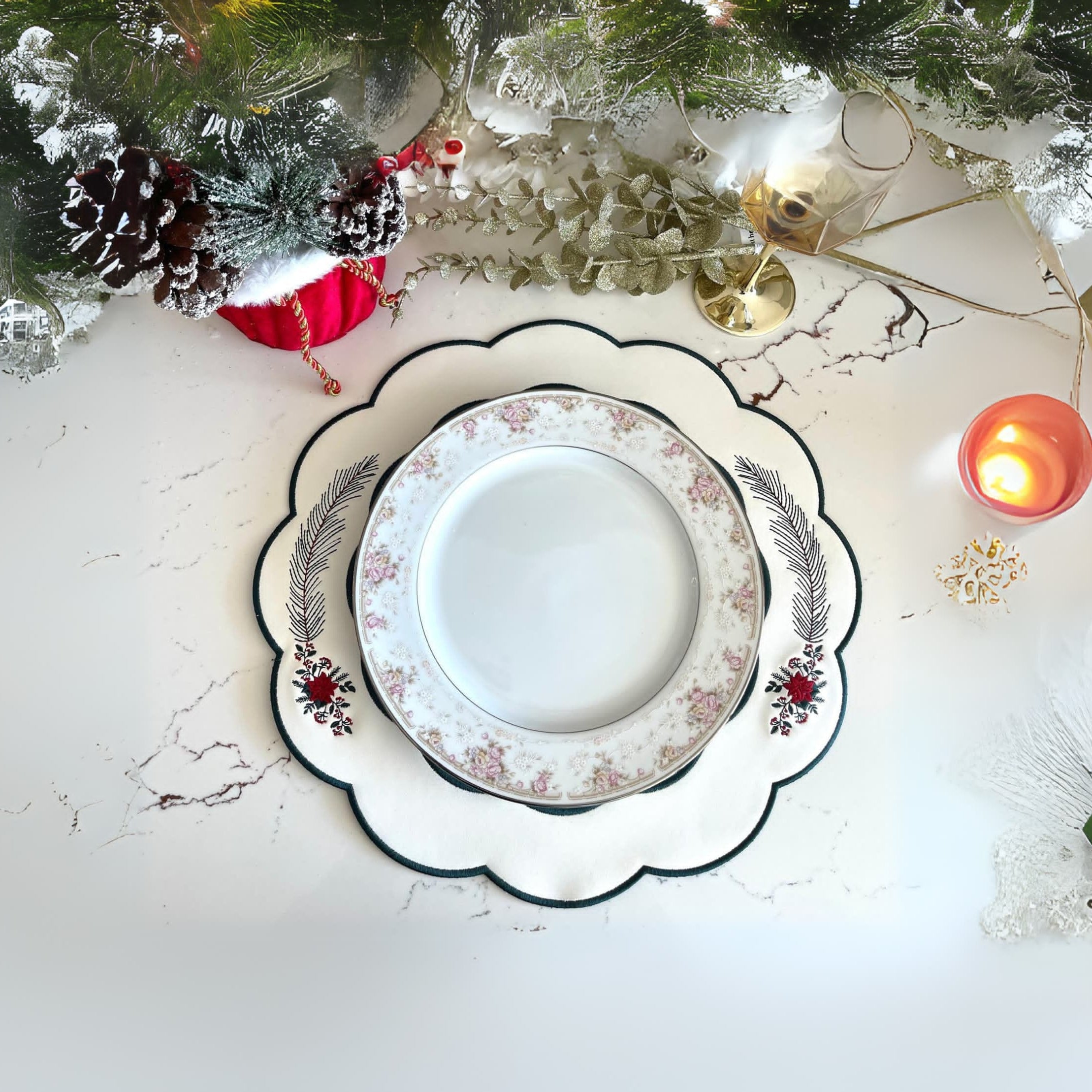 ZENITH WHITE POINSETTIA FAUX LEATHER PLACEMAT (Set Of 4)