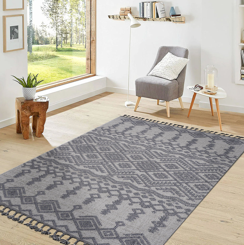 Guros 6' x 9' Traditional Indoor/Outdoor Area Rug - White/Gray