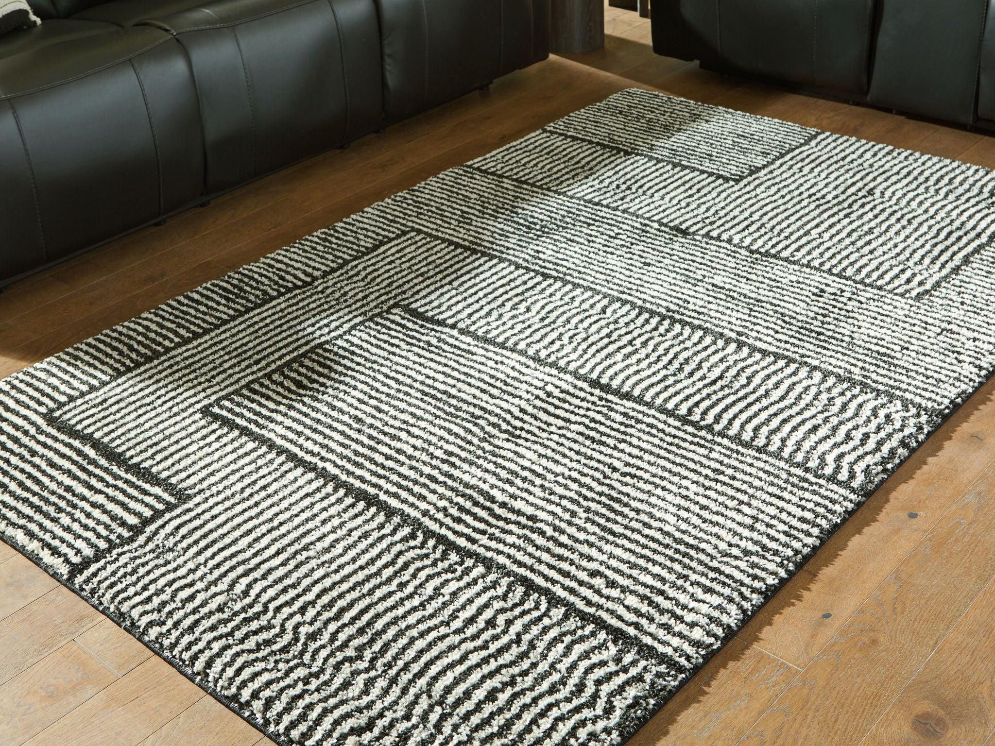Kurtmen Area Rug