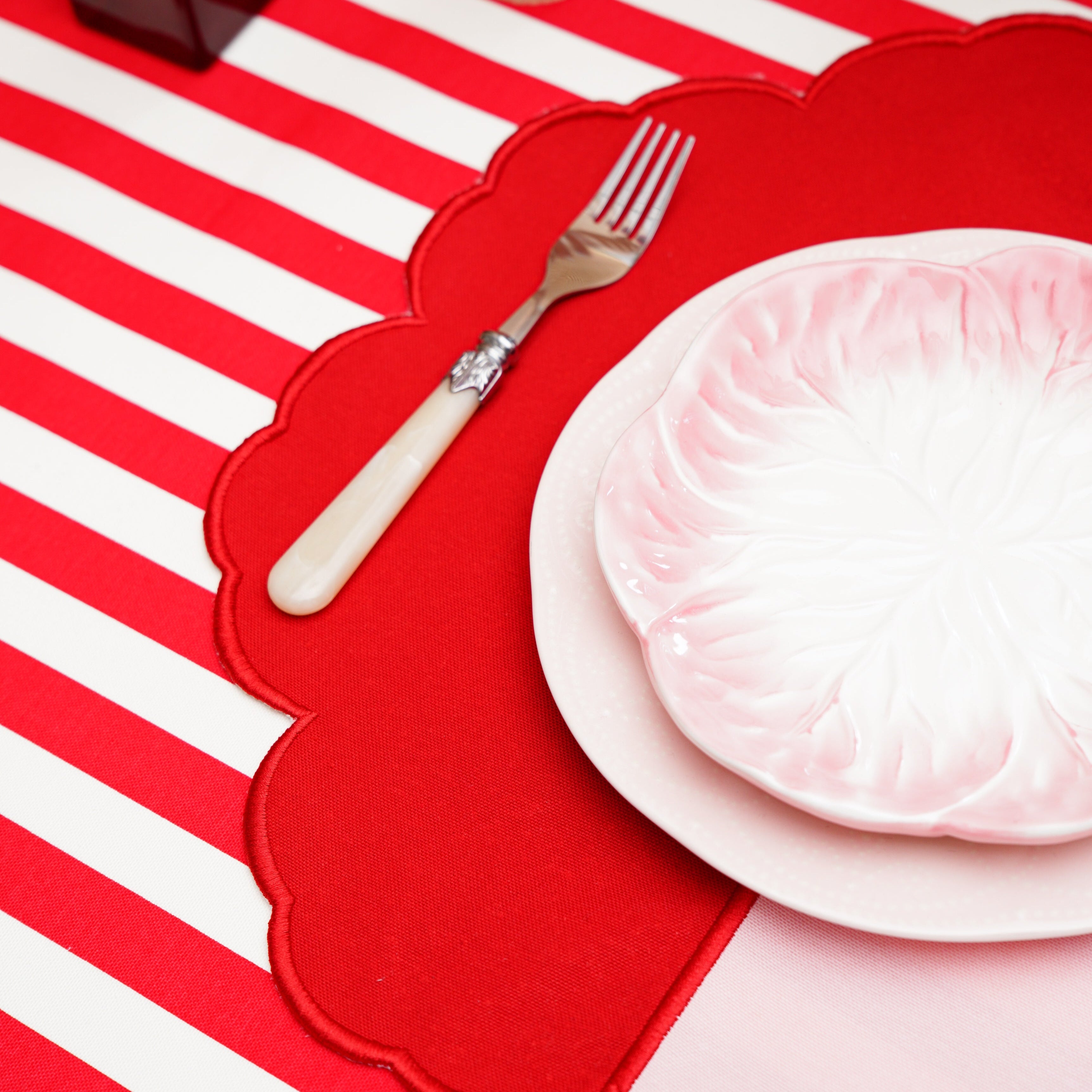 DUALITY PINK RED SCALLOPED FABRIC PLACEMAT (Set Of 4)