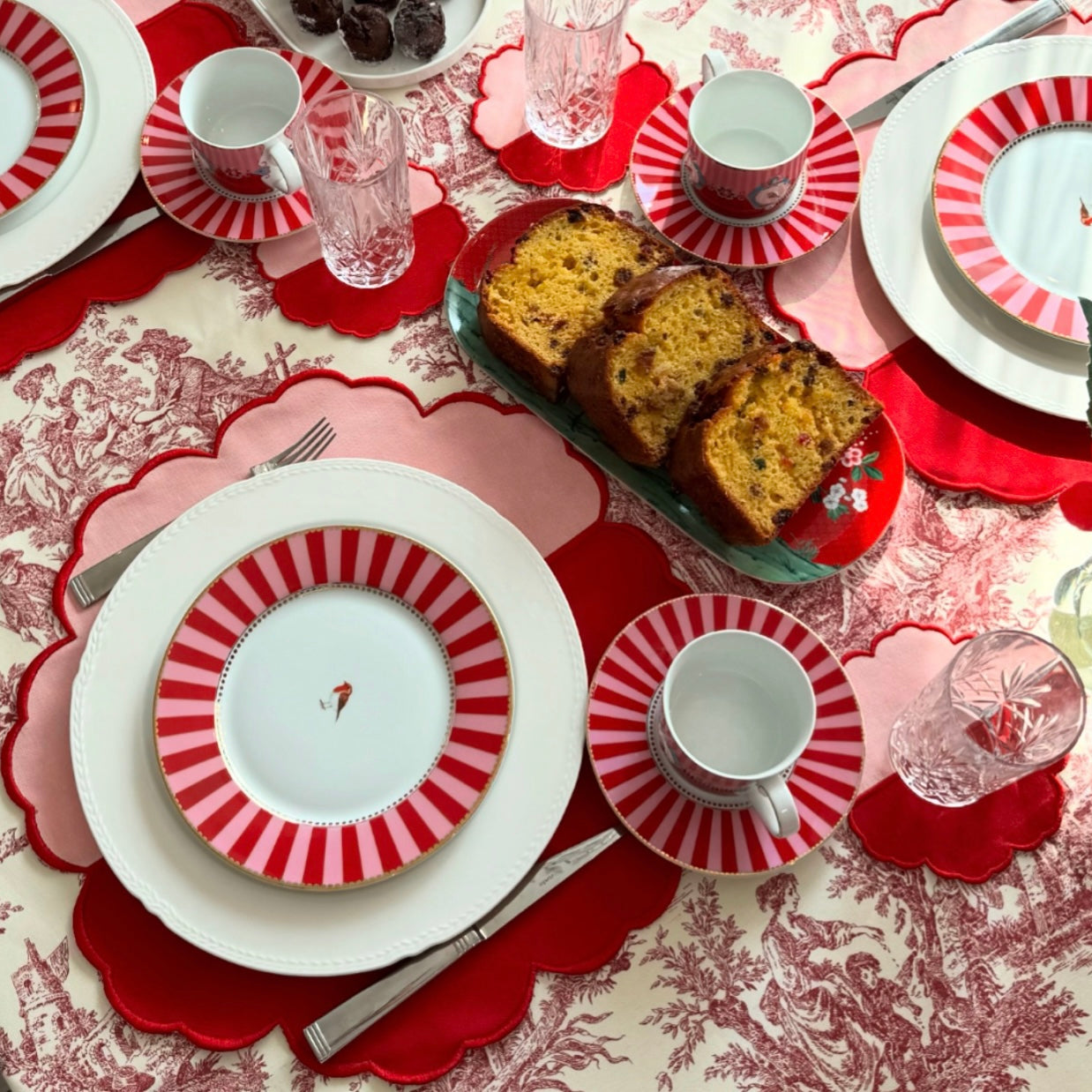 DUALITY PINK RED SCALLOPED FABRIC PLACEMAT (Set Of 4)