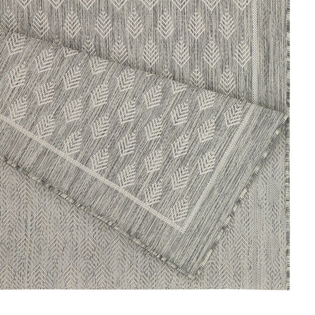 Sunshine 5'3" x 7'3" Indoor/Outdoor Area Rug - Silver
