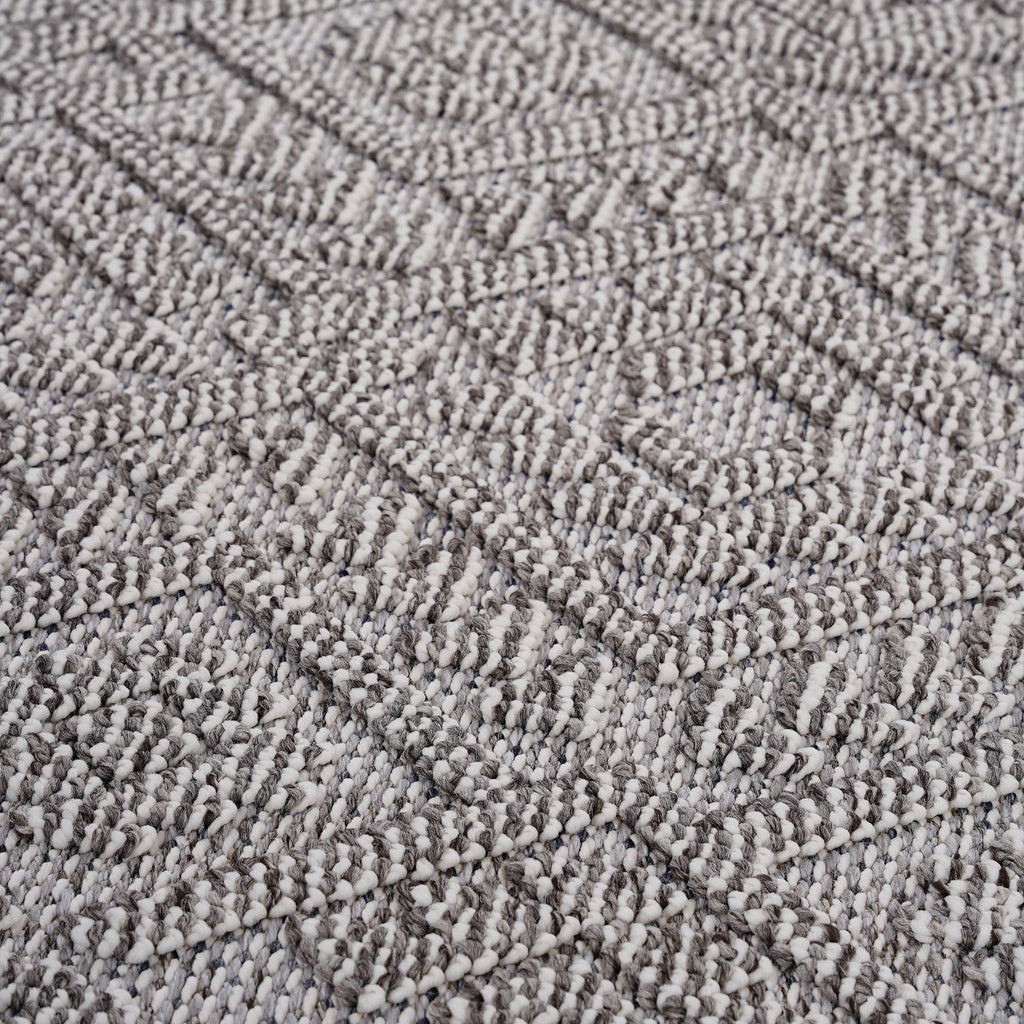 Guros 6' x 9' Traditional Indoor/Outdoor Area Rug - White