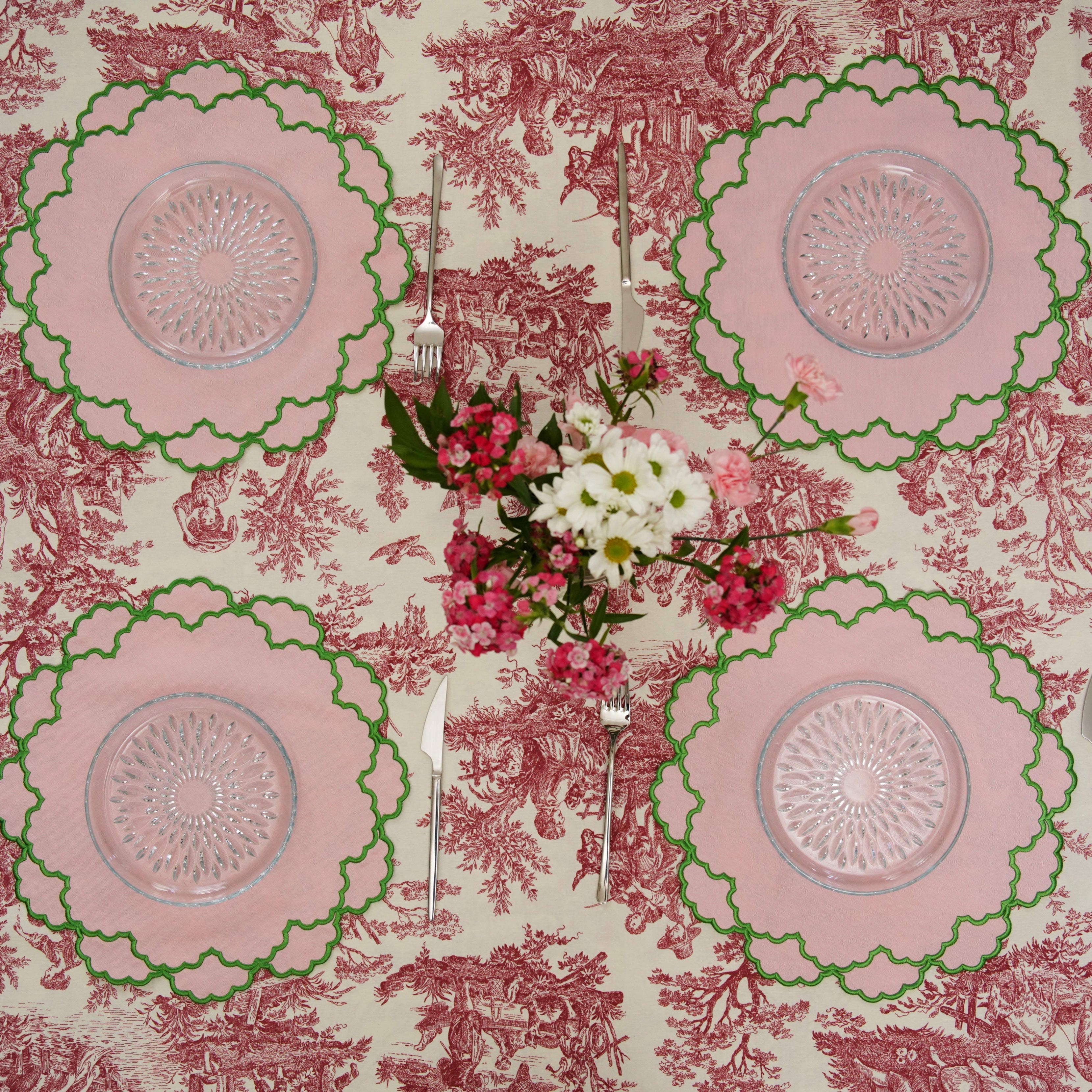 CRESSIDA LIGHT PINK ROUND FABRIC PLACEMAT (Set Of 4)