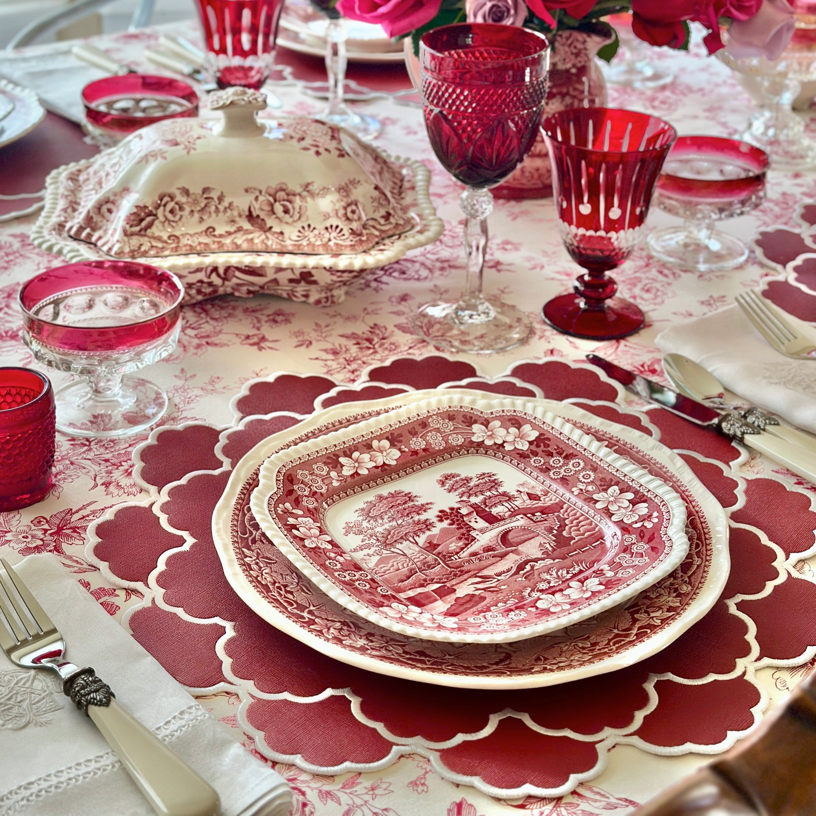 TIMELESS RED SCALLOPED FAUX LEATHER PLACEMAT (Set Of 4)