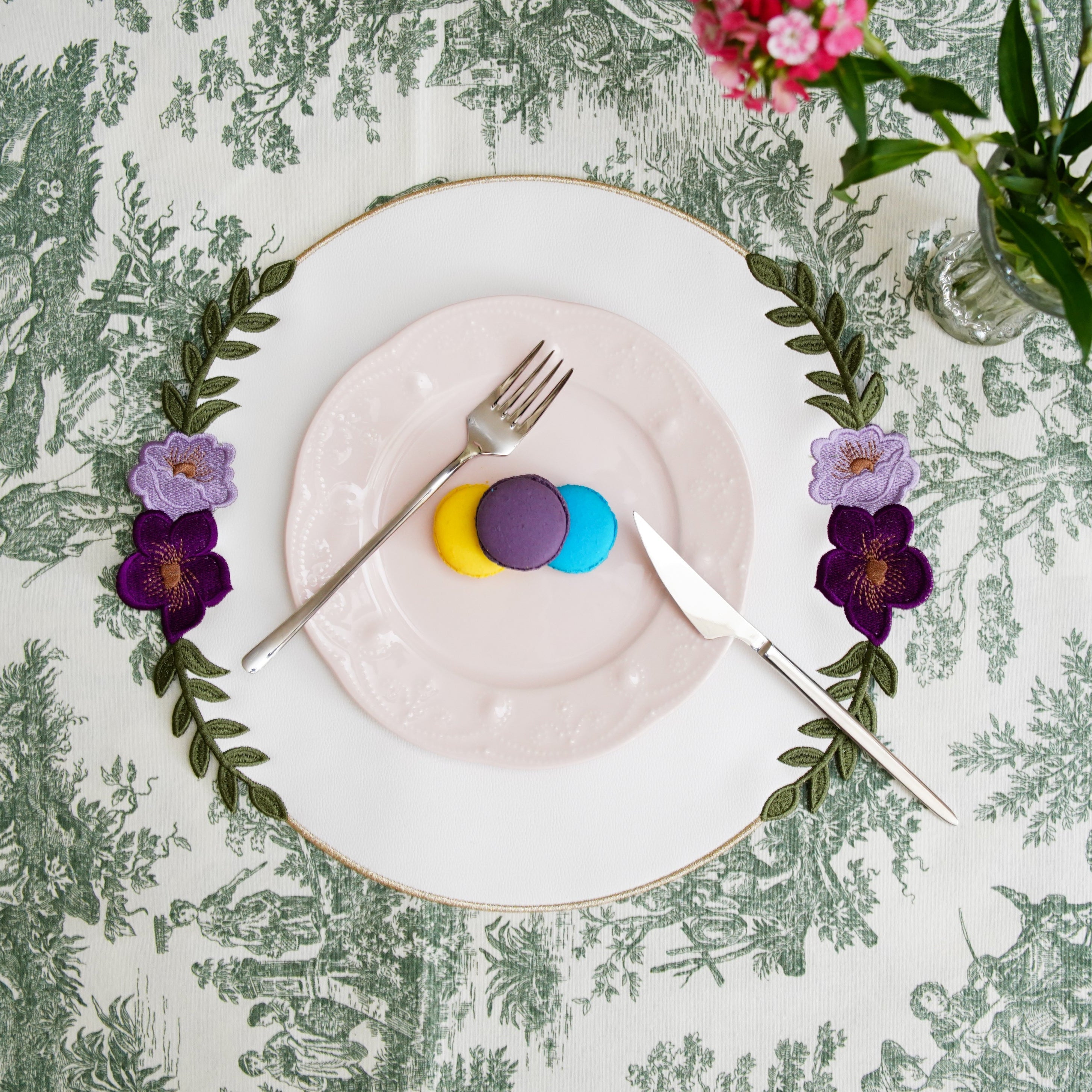 JASMINE WHITE ROUND FAUX LEATHER PLACEMAT (Set Of 4)
