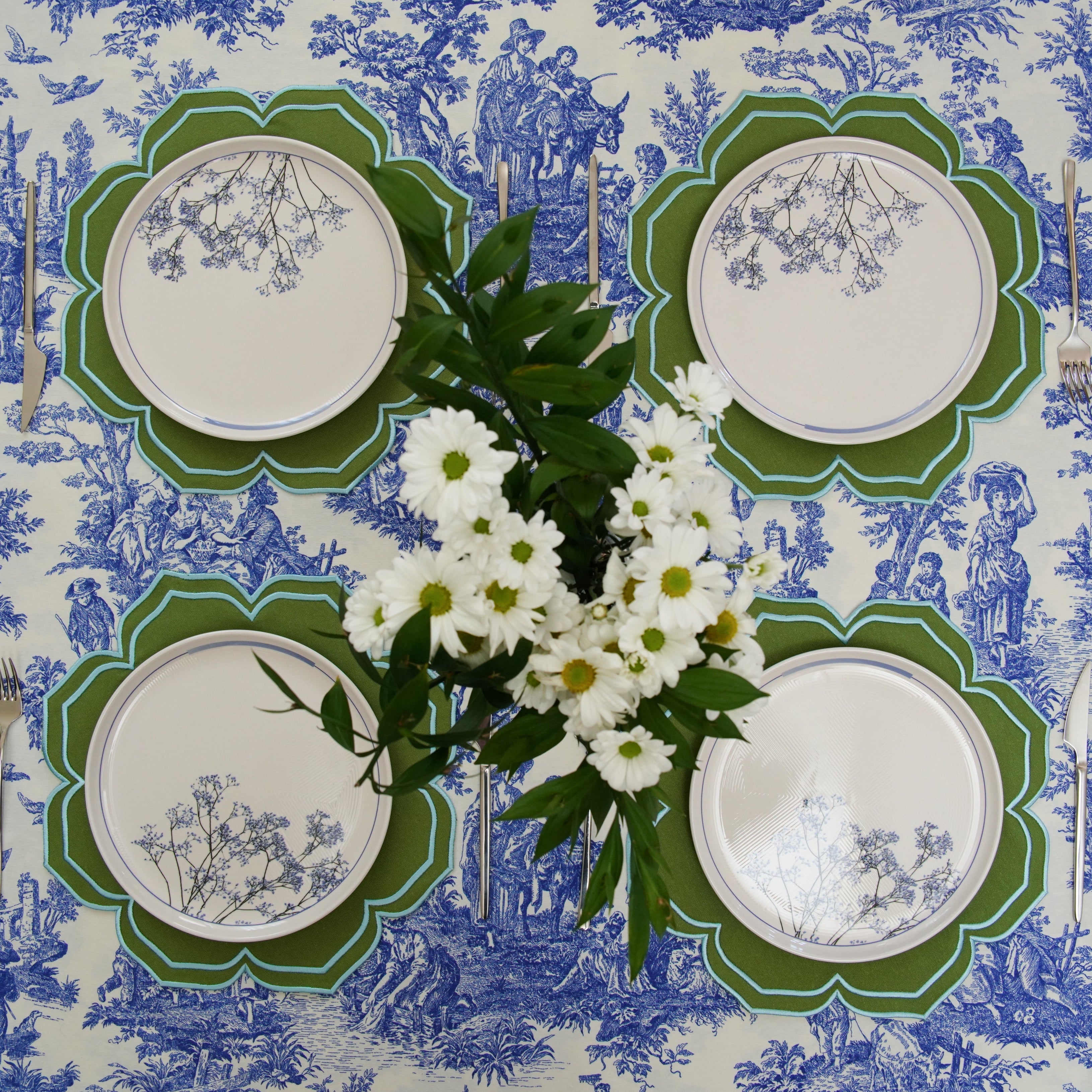 LUMERA GREEN ROUND FABRIC PLACEMAT (Set Of 4)