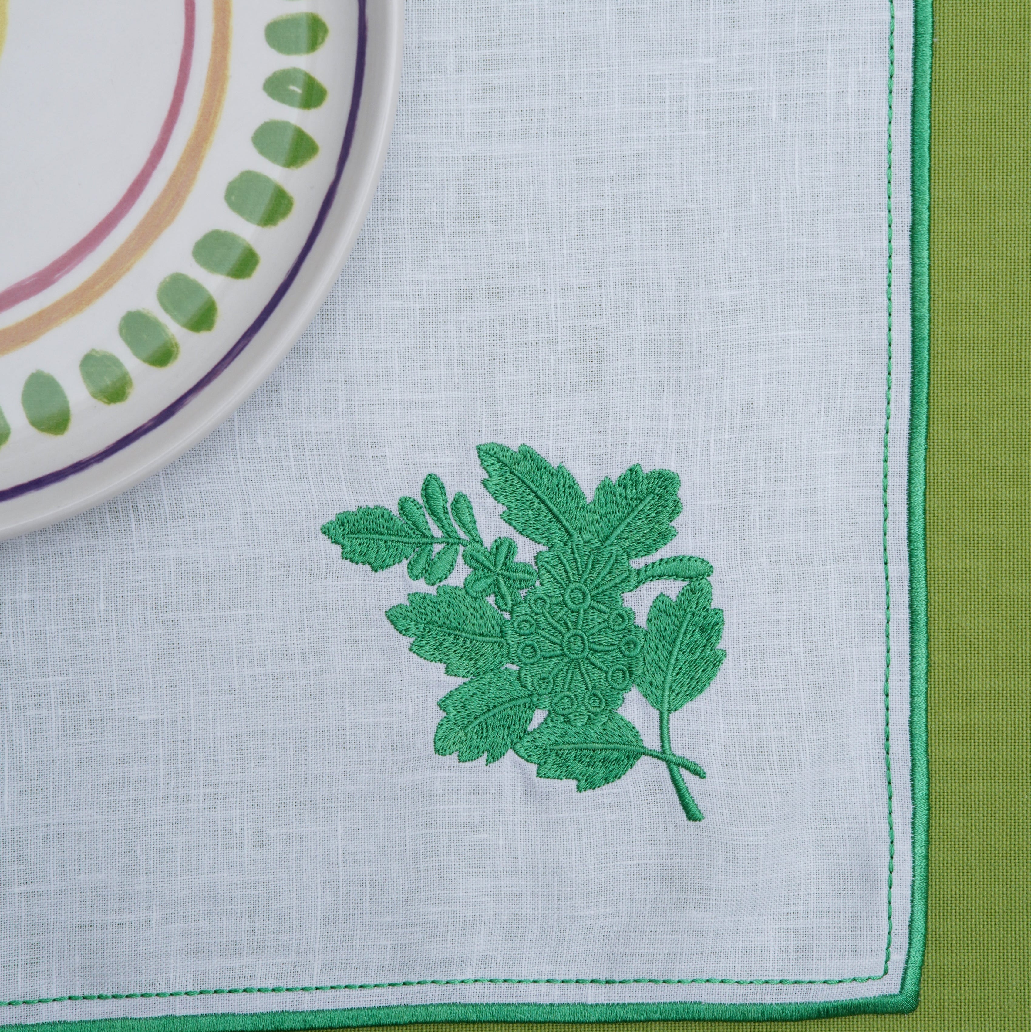 WHITE LEAF SQUARE LINEN PLACEMAT (Set Of 4)