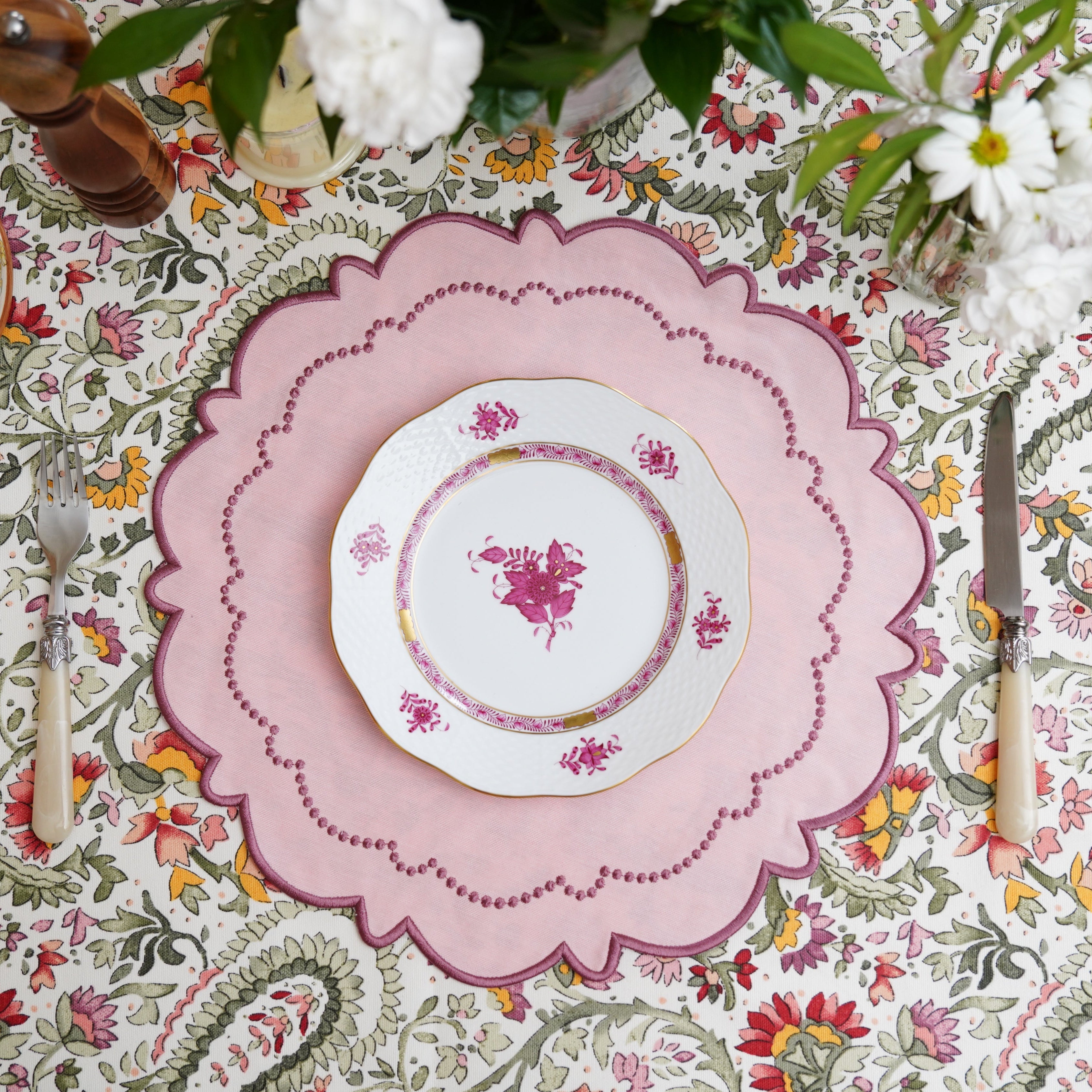 HARMONY LIGHT PINK ROUND FABRIC PLACEMAT (Set Of 4)