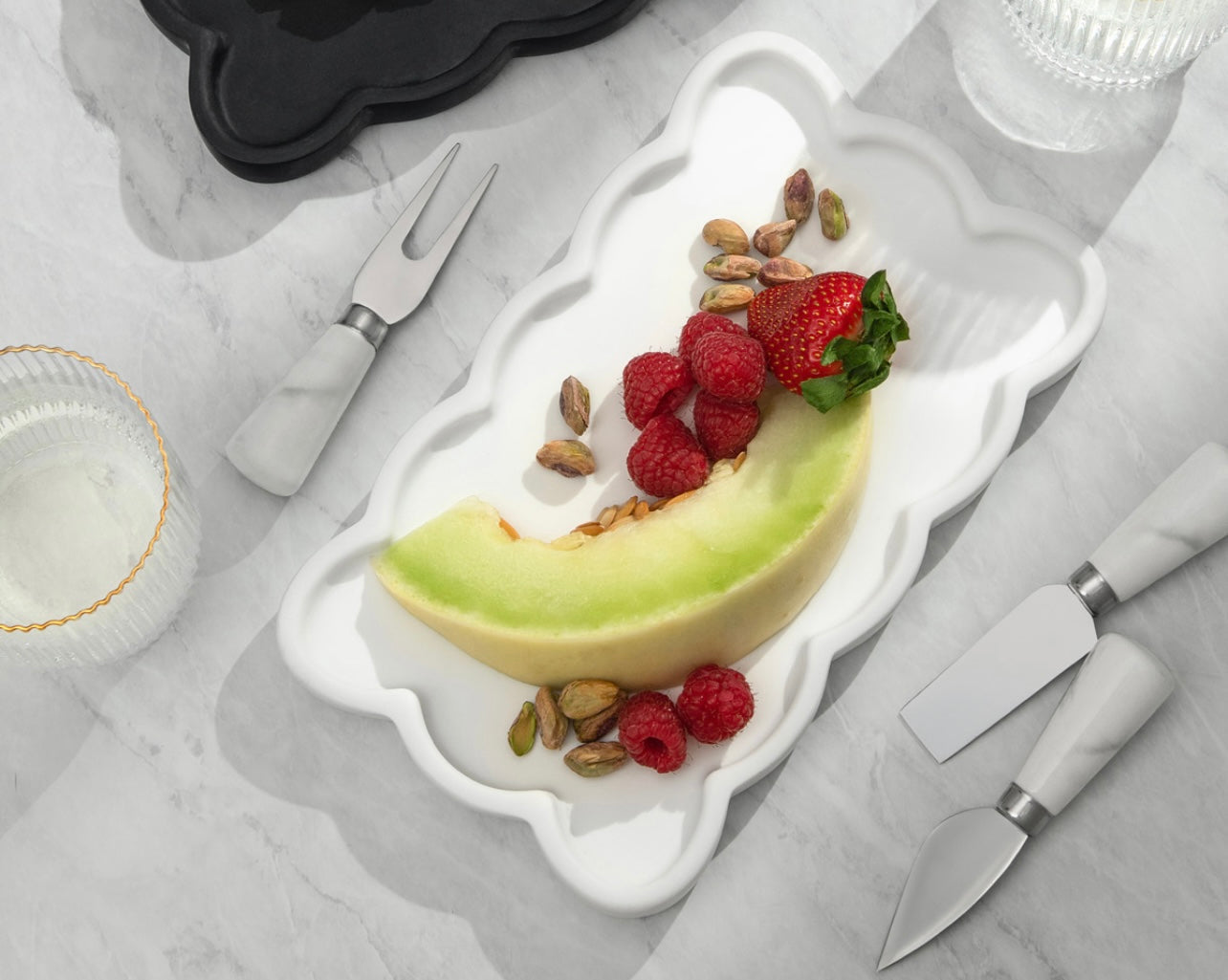 Scallop Medium Tray - White