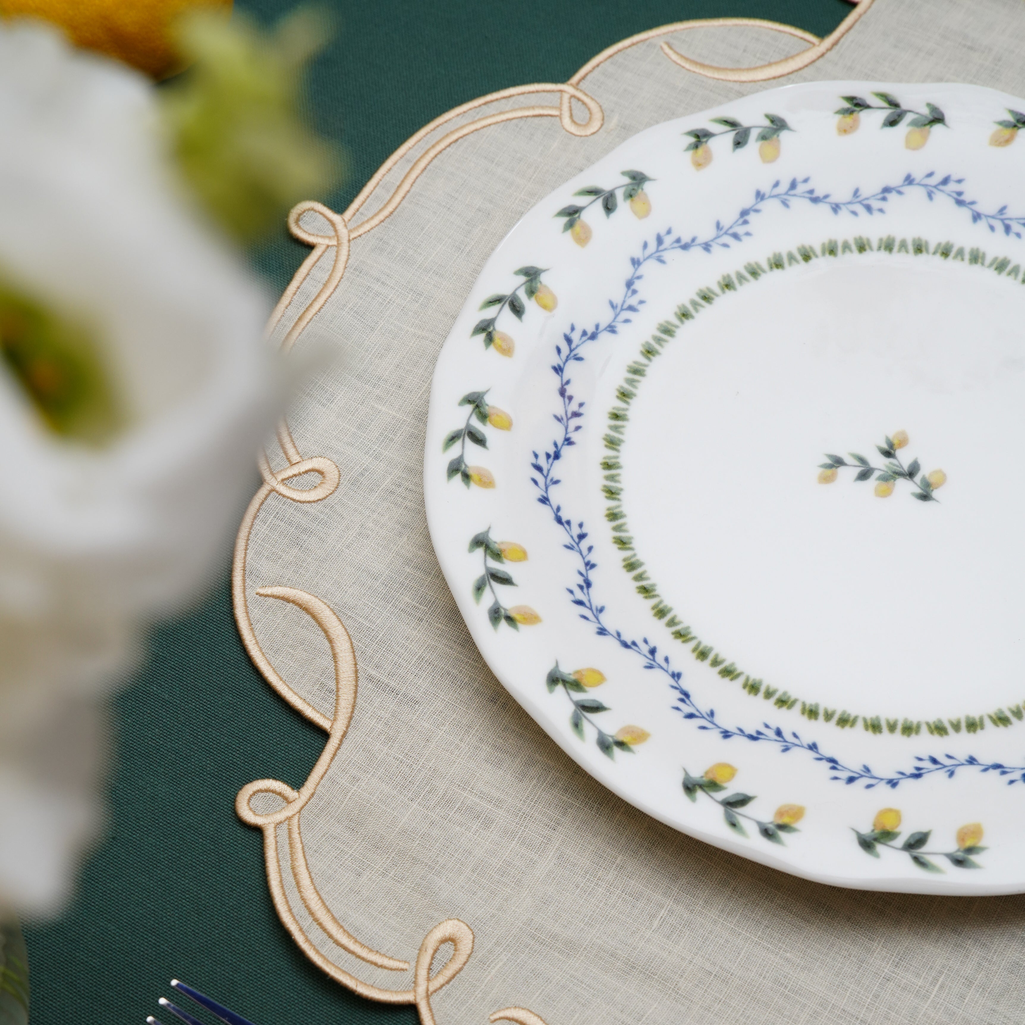 CELESTIA LINEN IVORY GOLD TRIM SQUARE PLACEMAT (Set Of 4)