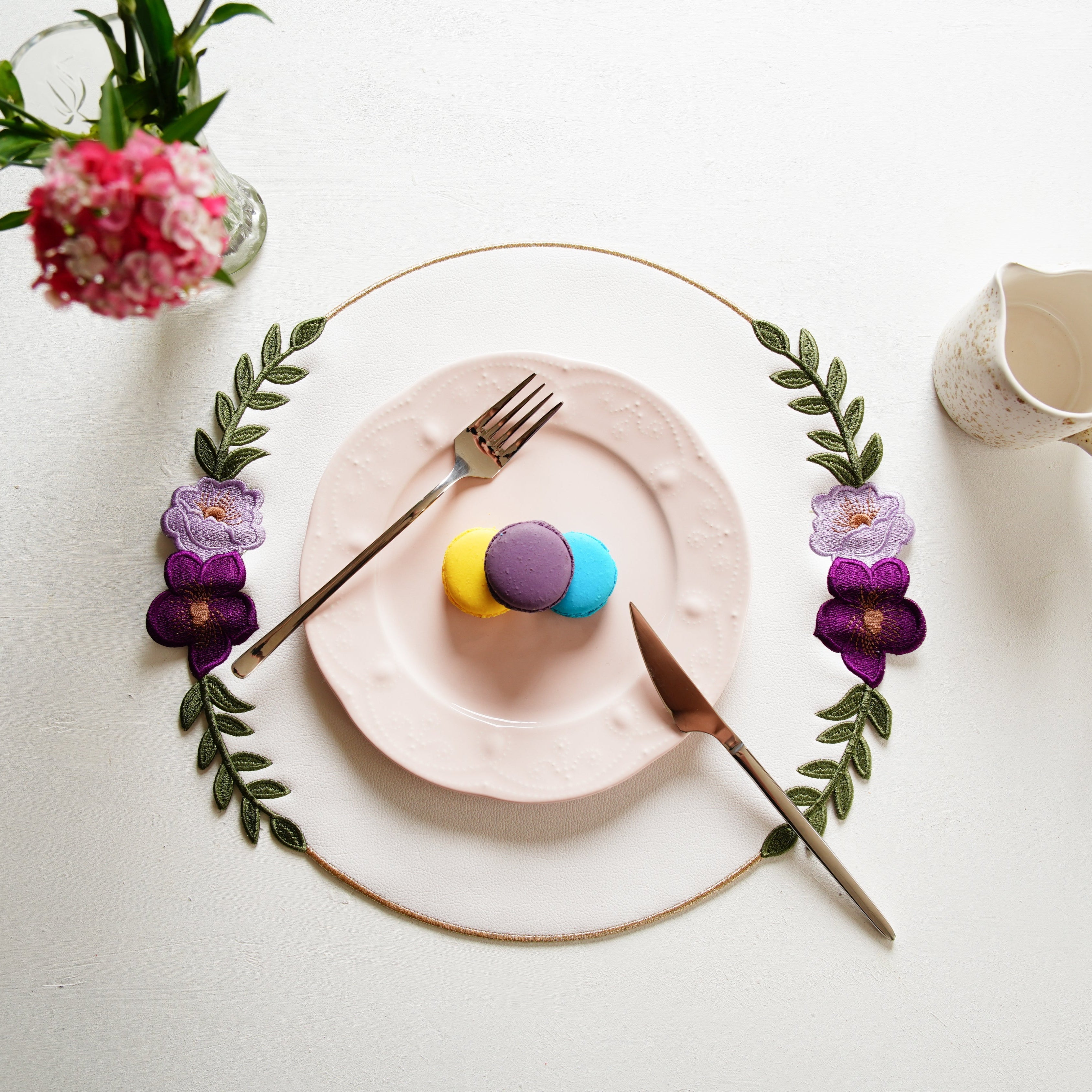JASMINE WHITE ROUND FAUX LEATHER PLACEMAT (Set Of 4)