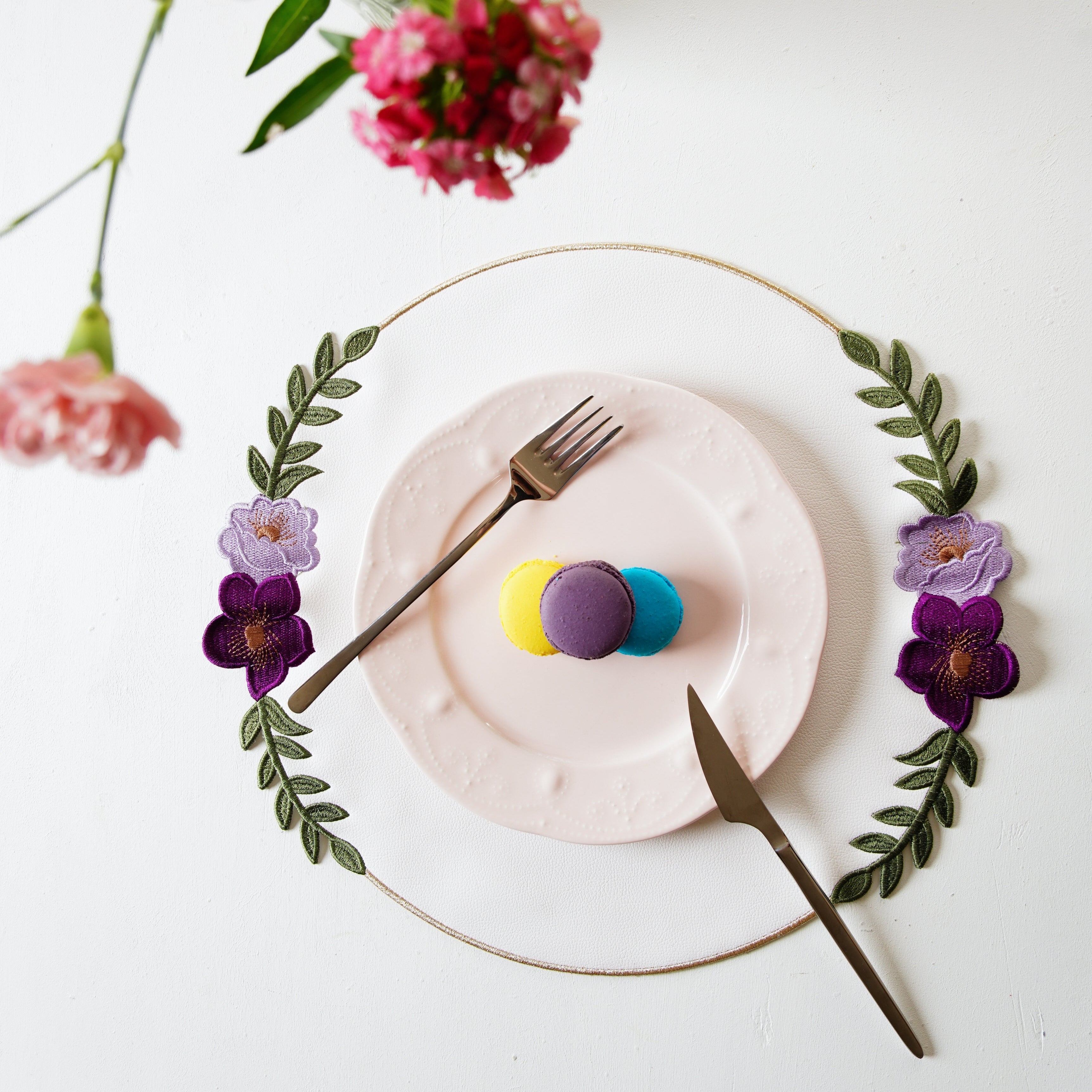 JASMINE WHITE ROUND FAUX LEATHER PLACEMAT (Set Of 4)
