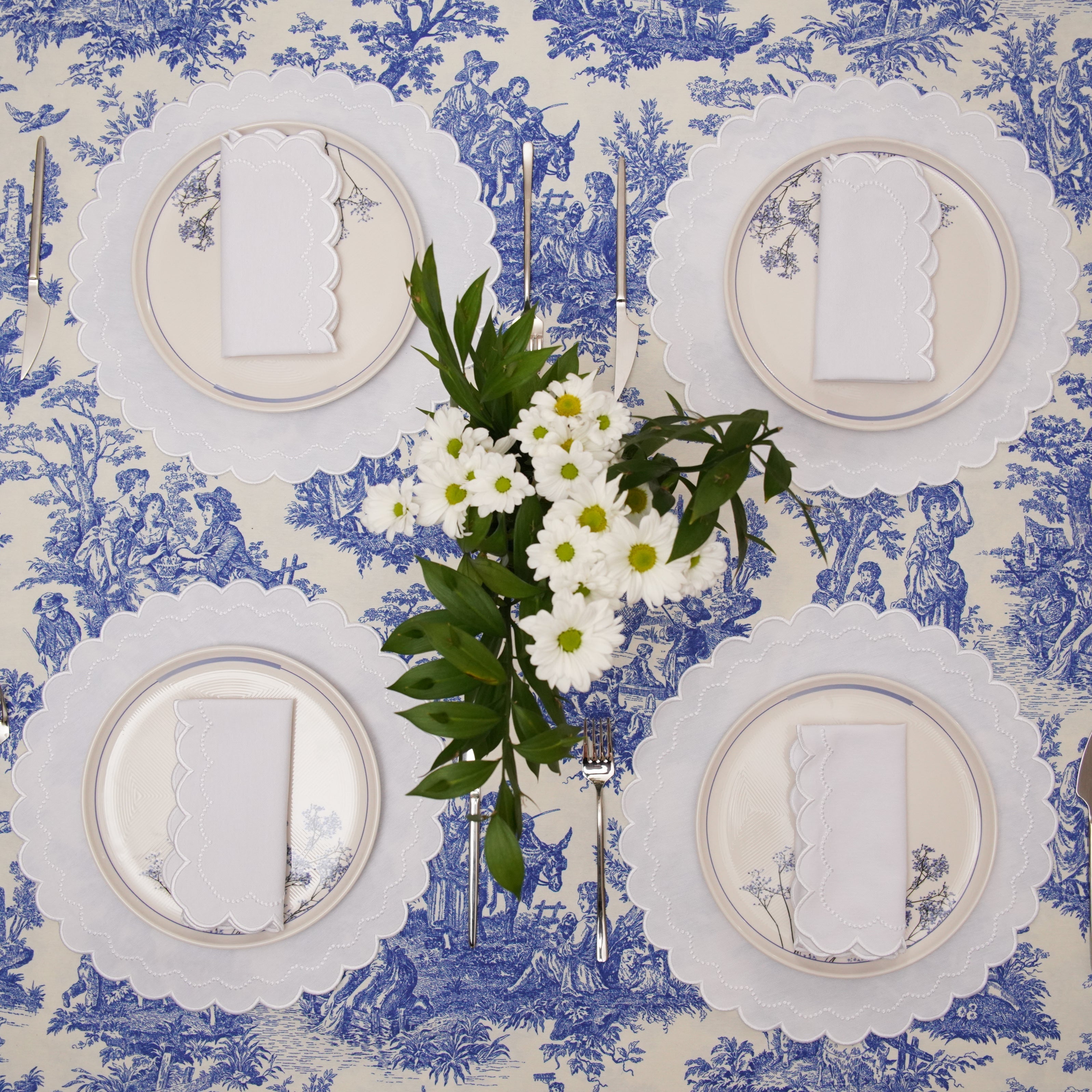 LILY WHITE ROUND FABRIC PLACEMAT & NAPKIN SET (Set Of 4)