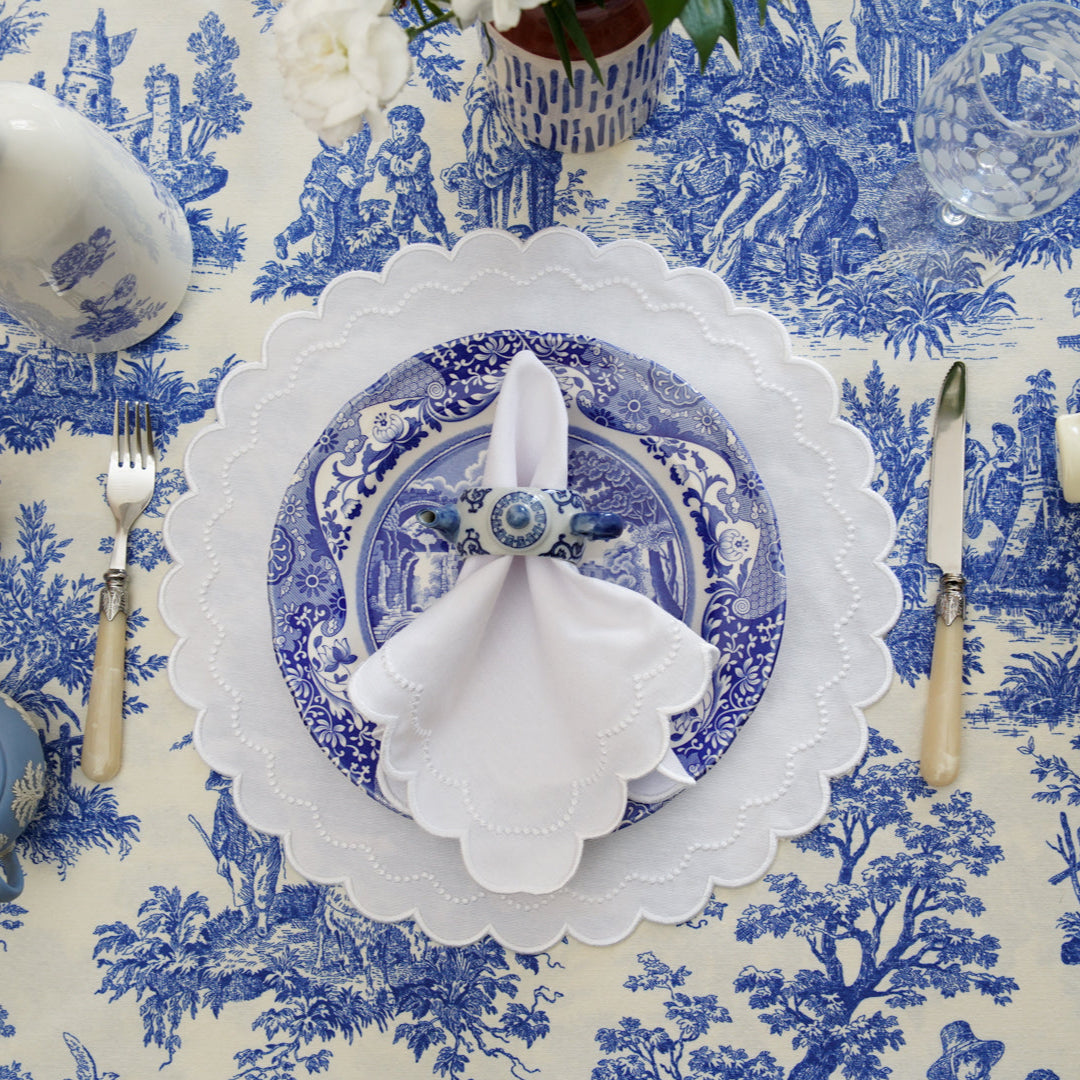 LILY WHITE ROUND FABRIC PLACEMAT & NAPKIN SET (Set Of 4)
