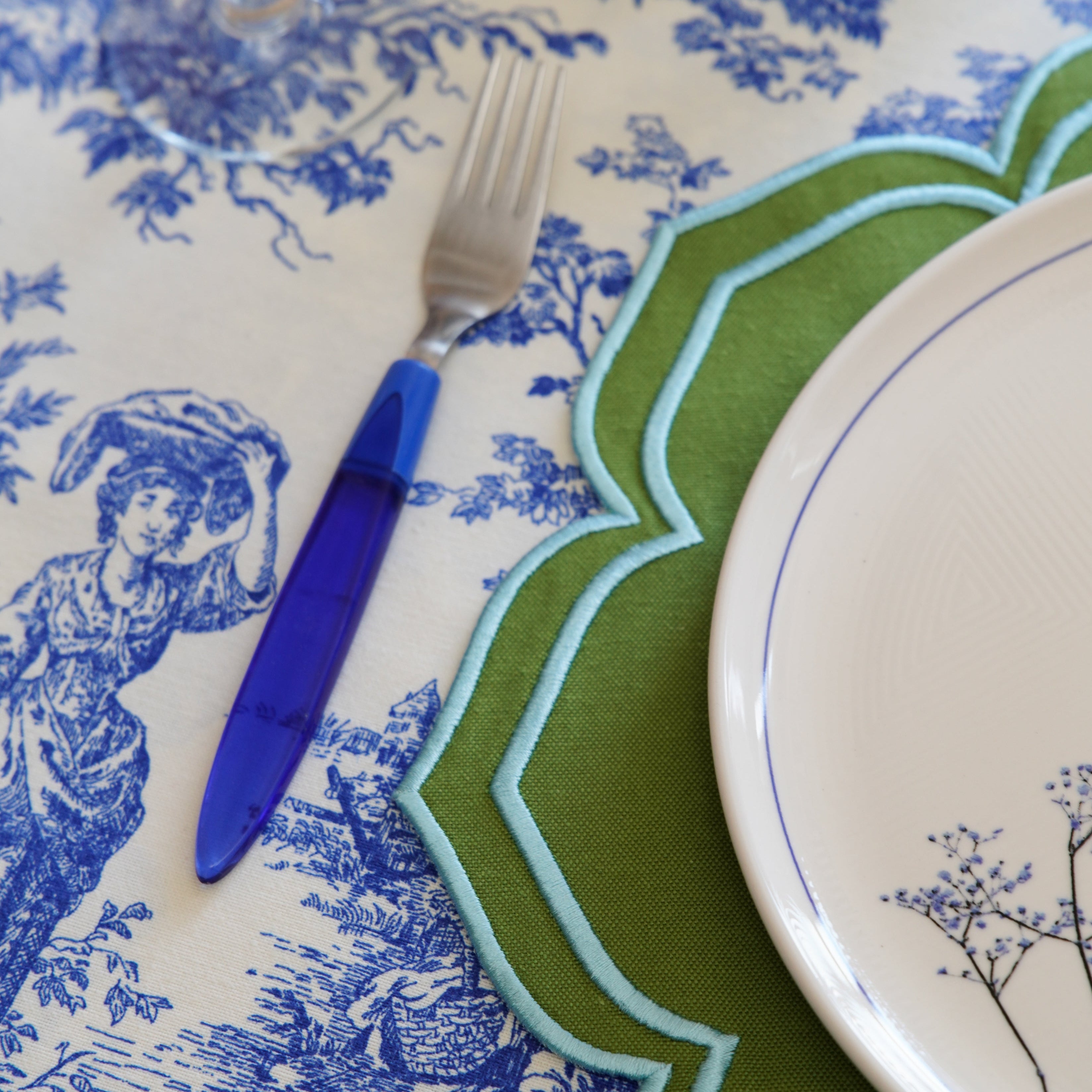 LUMERA GREEN ROUND FABRIC PLACEMAT (Set Of 4)