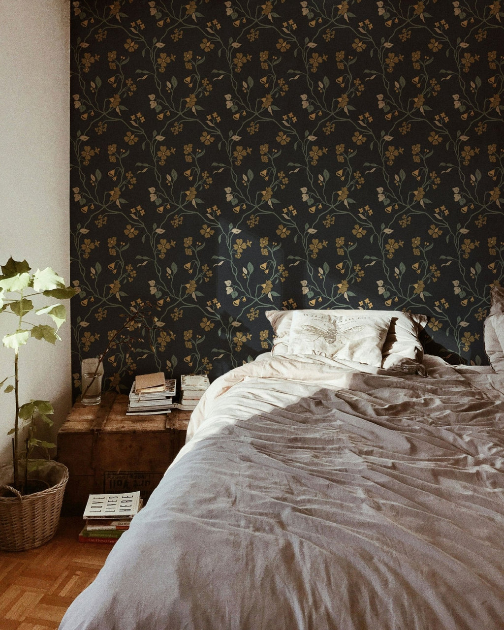Lunaria Vine Wallpaper in Iron Slate