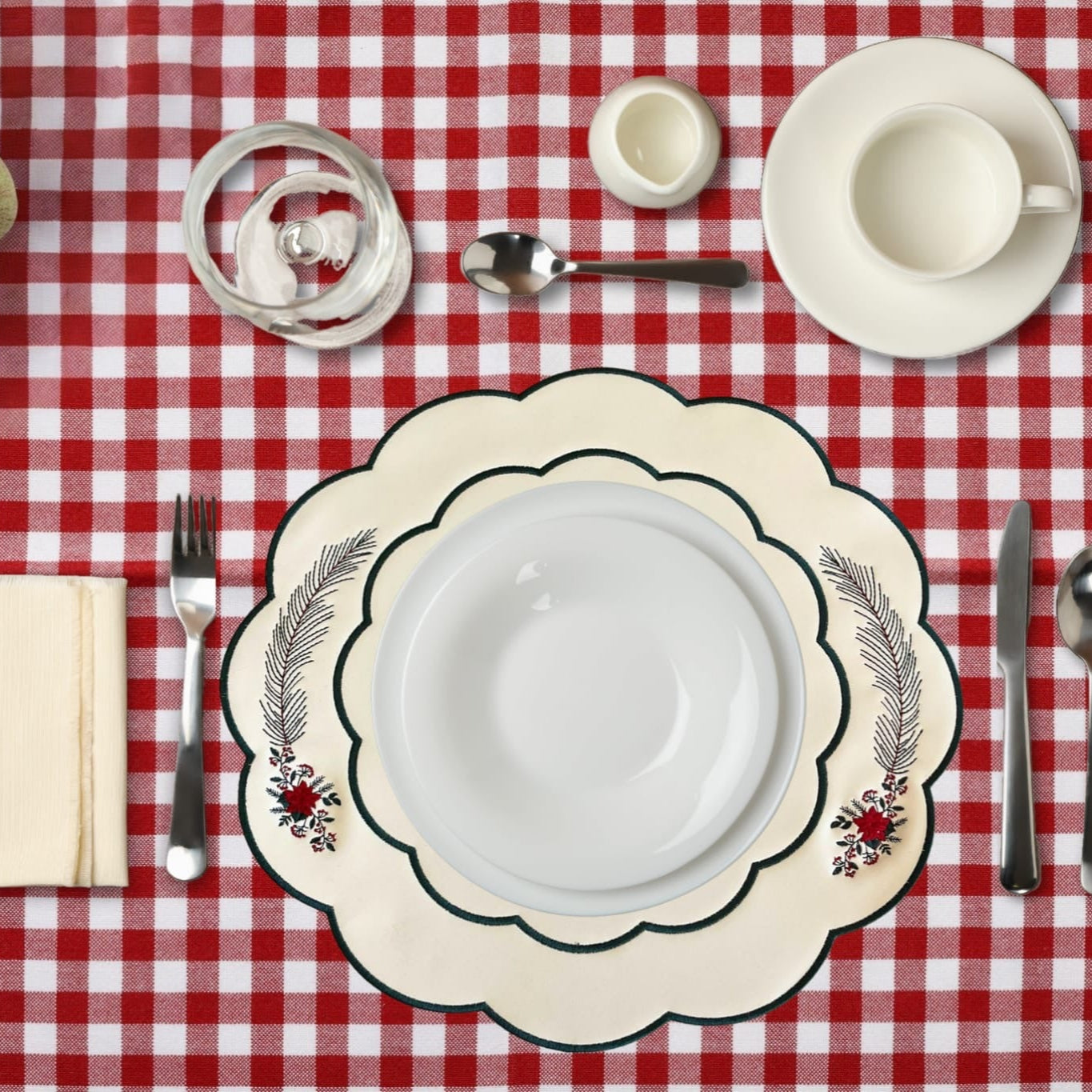 ZENITH WHITE POINSETTIA FAUX LEATHER PLACEMAT (Set Of 4)