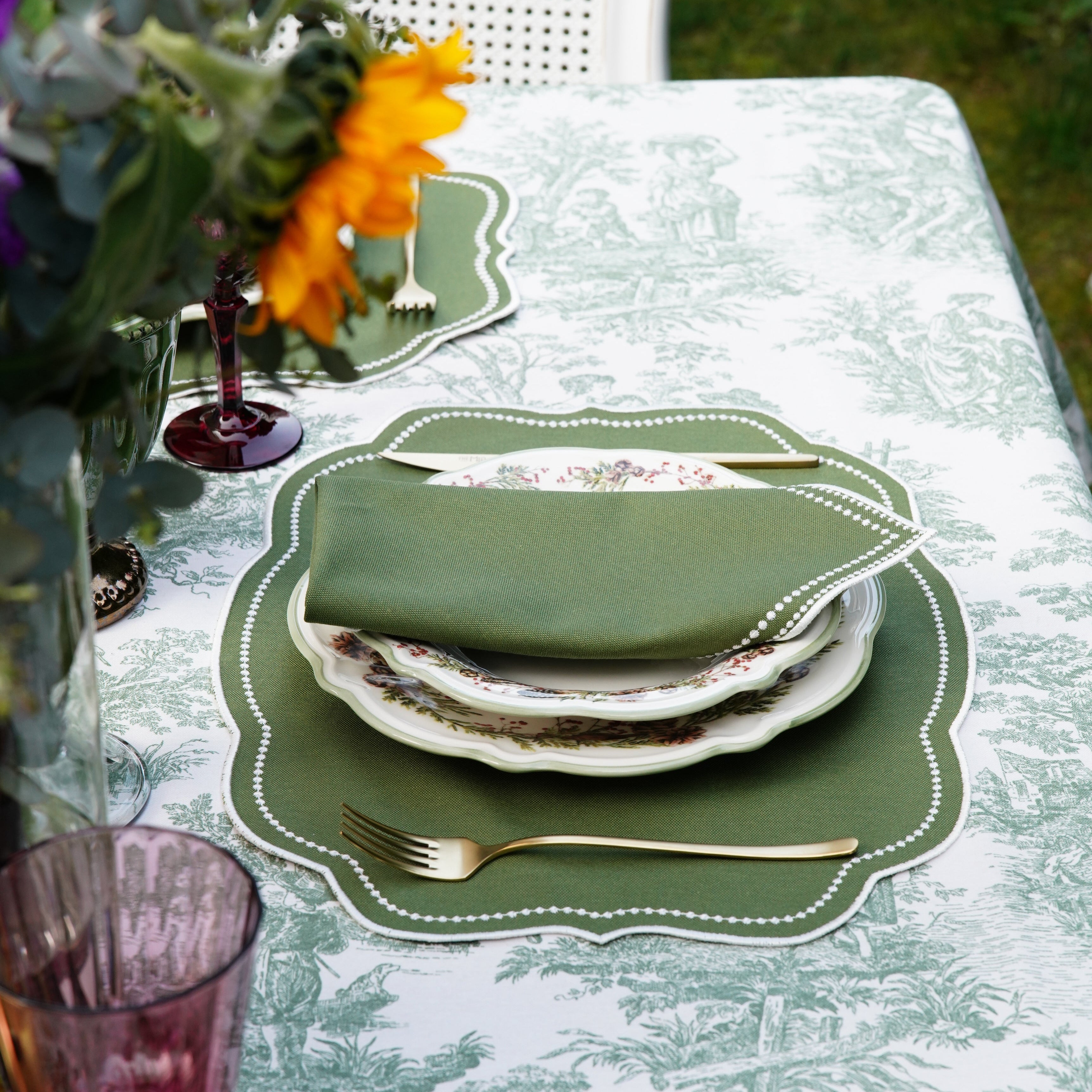 MIRELI GREEN RECTANGLE PLACEMAT & NAPKIN SET (Set Of 4)