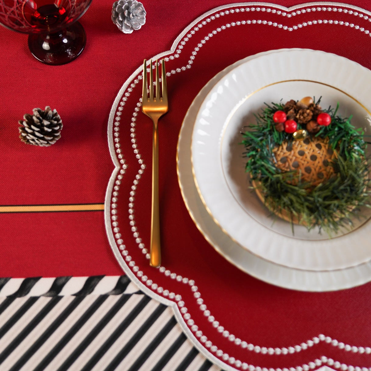 NURTURE RED SCALLOPED FAUX LEATHER PLACEMAT (Set Of 4)