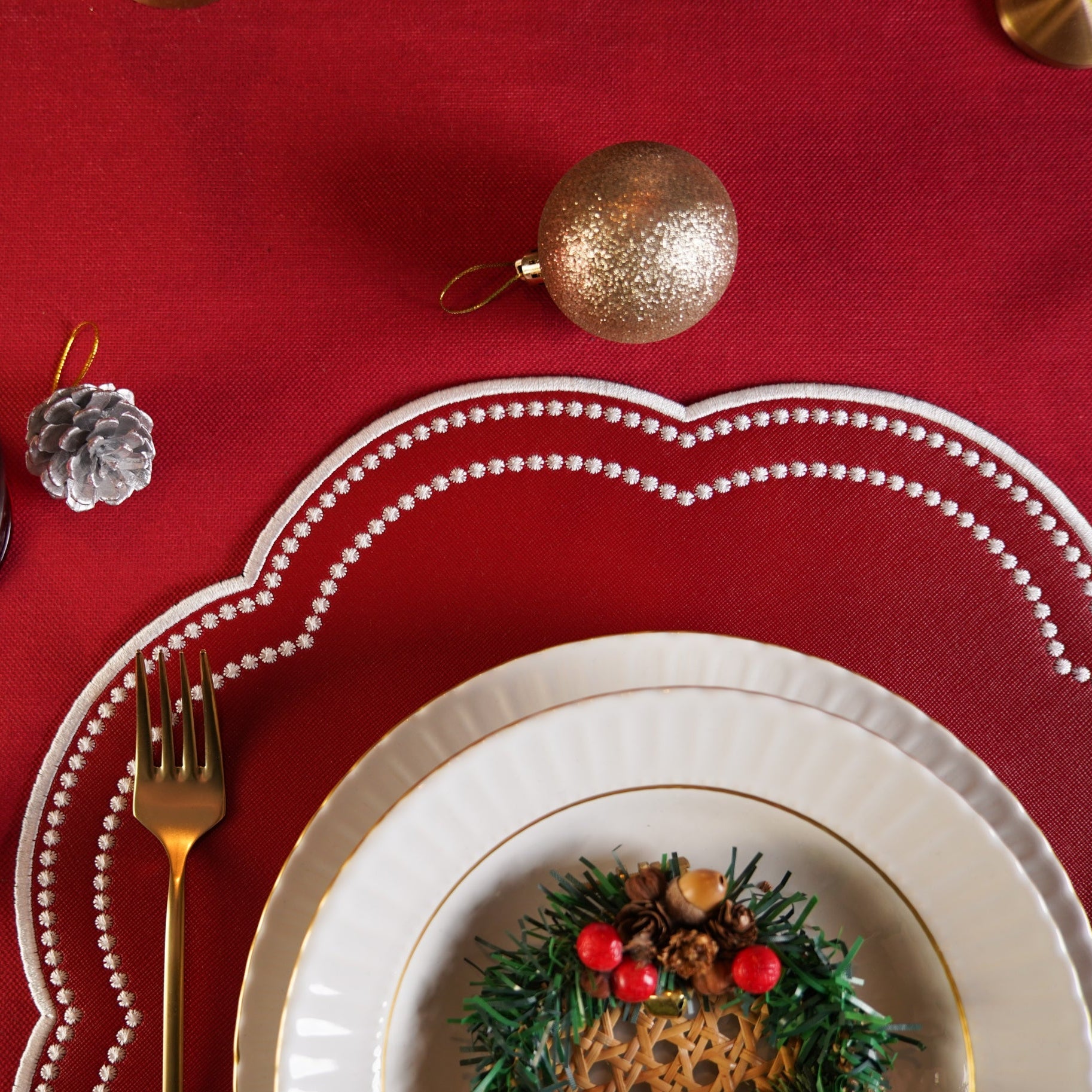 NURTURE RED SCALLOPED FAUX LEATHER PLACEMAT (Set Of 4)