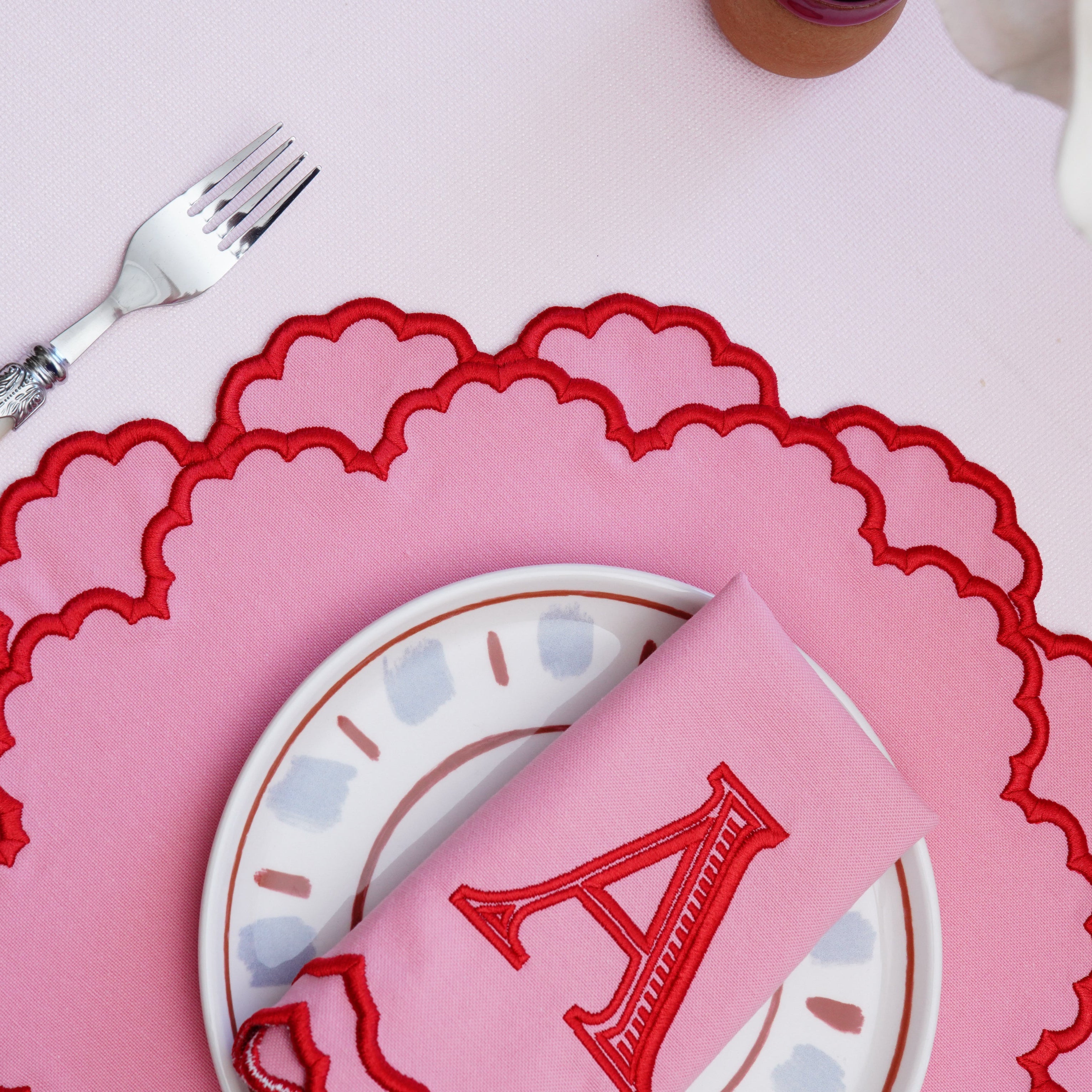 CRESSIDA PINK ROUND FABRIC PLACEMAT & NAPKIN SET (Set Of 4)