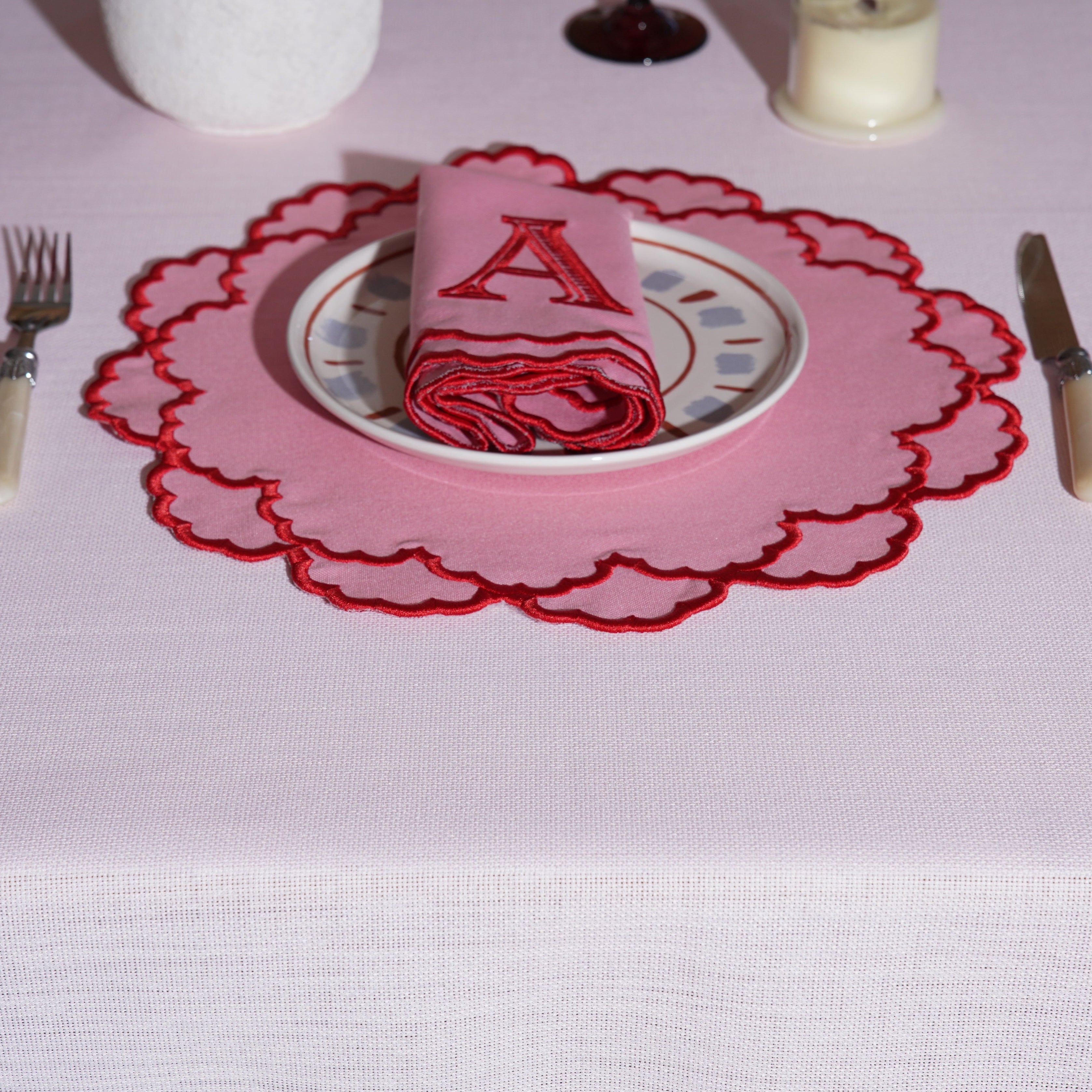 CRESSIDA PINK ROUND FABRIC PLACEMAT & NAPKIN SET (Set Of 4)