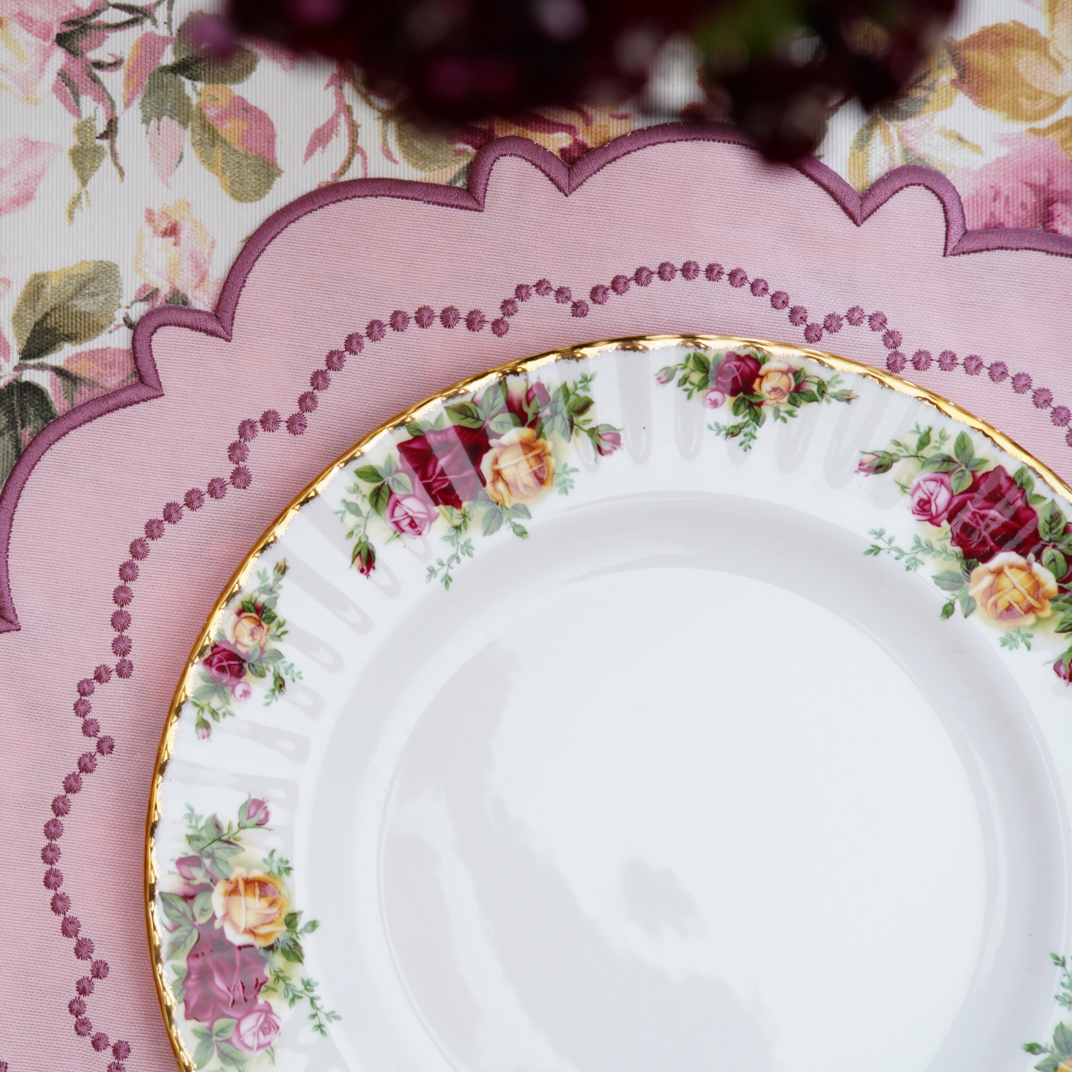HARMONY LIGHT PINK ROUND FABRIC PLACEMAT (Set Of 4)