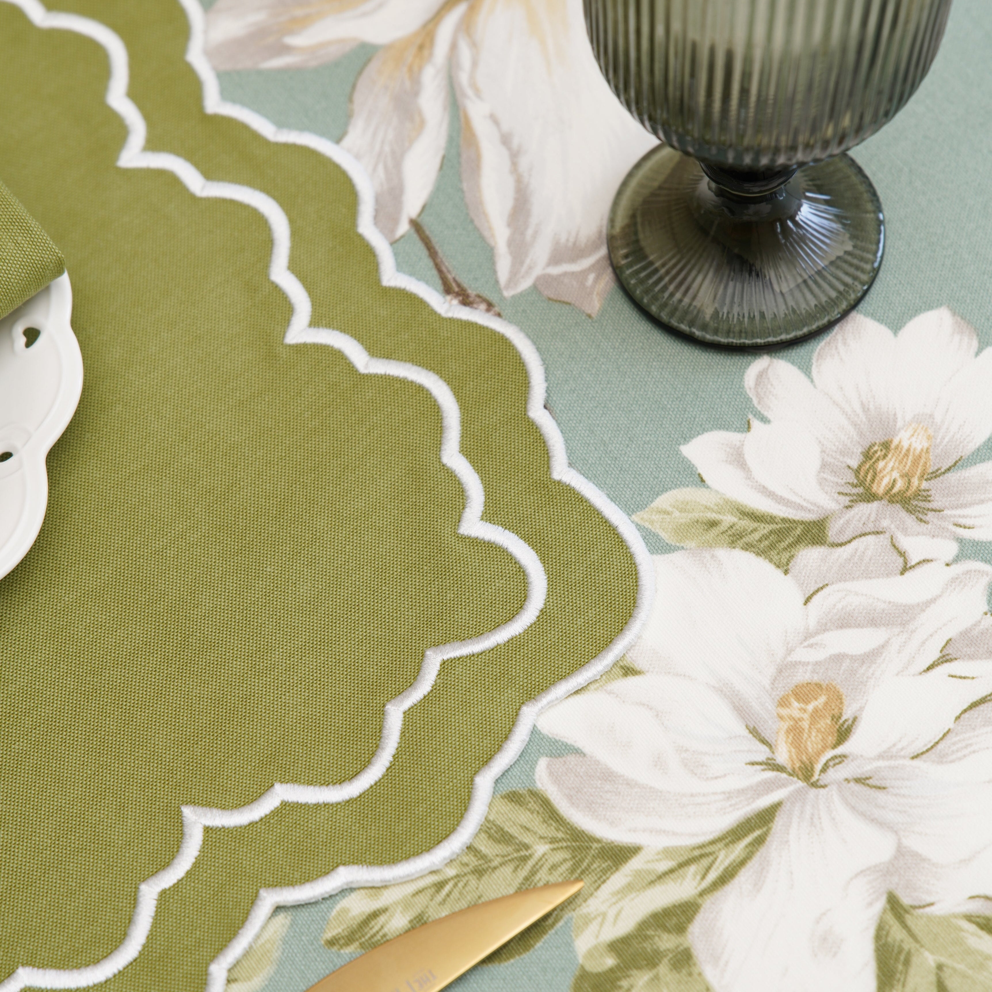 ELARA GREEN RECTANGLE FABRIC PLACEMAT & NAPKIN SET (Set Of 4)