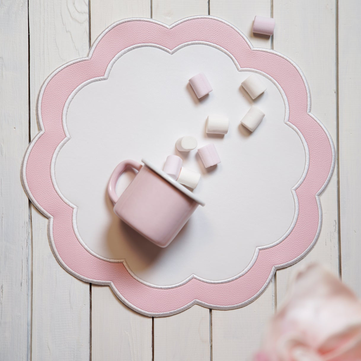 SERENITY WHITE & PINK SCALLOPED FAUX LEATHER PLACEMAT (Set Of 4)