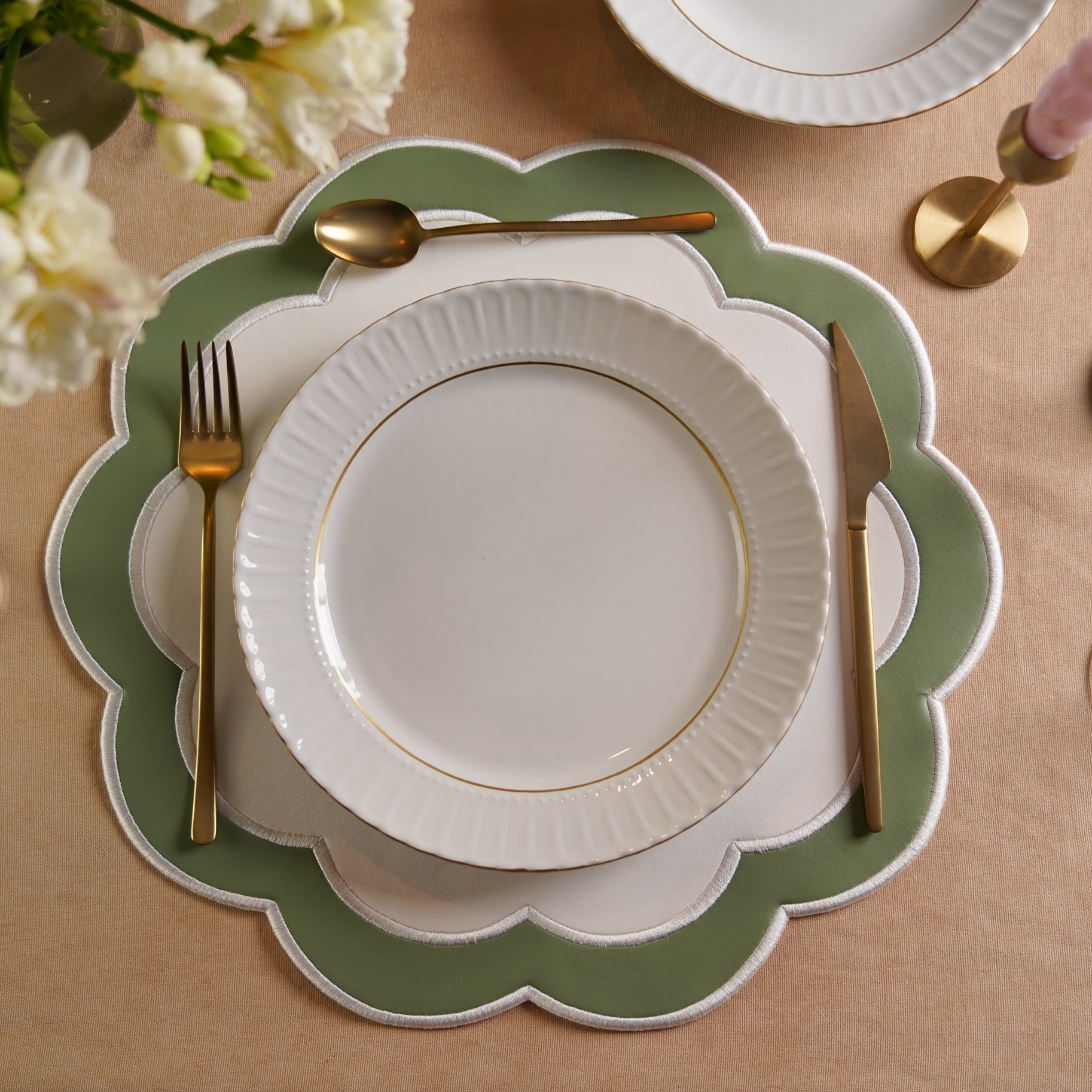 SERENITY WHITE FAUX LEATHER PLACEMAT (Set Of 4)