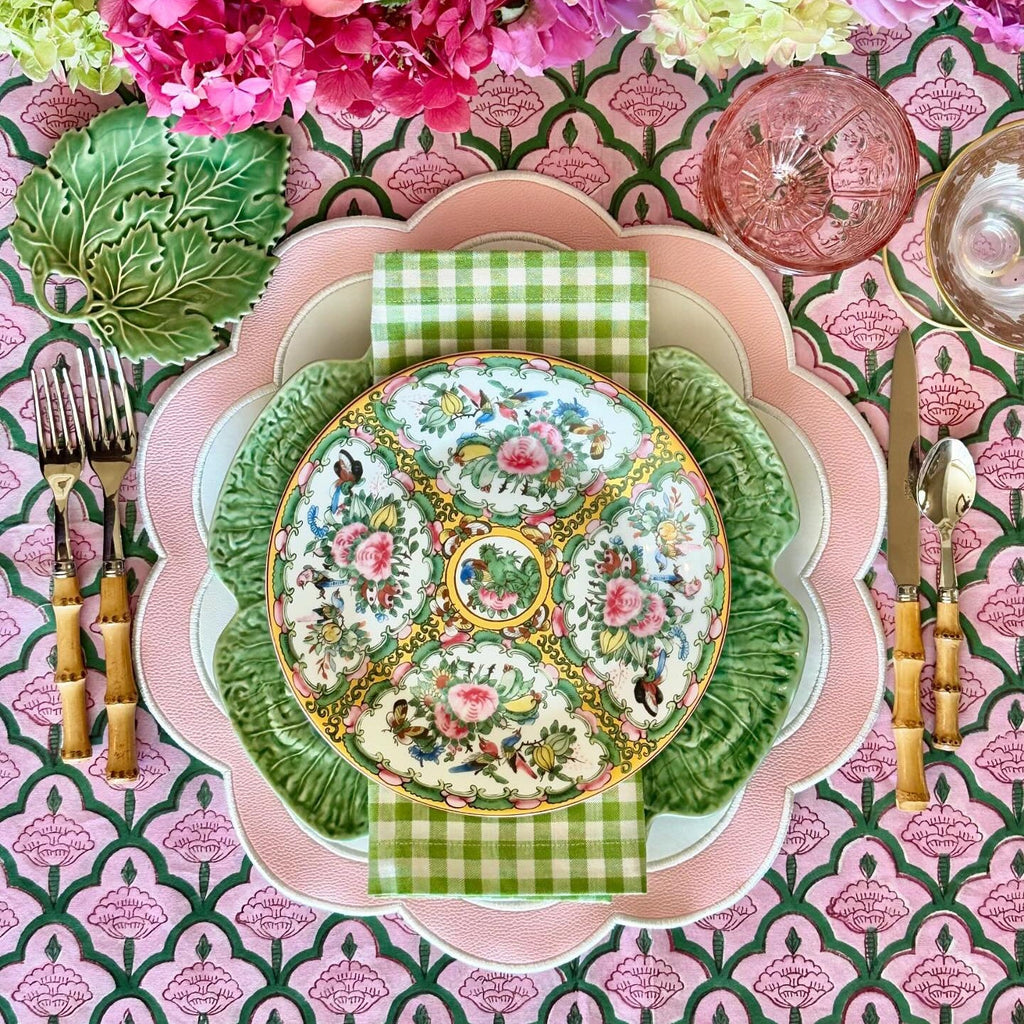 SERENITY WHITE & PINK SCALLOPED FAUX LEATHER PLACEMAT (Set Of 4)