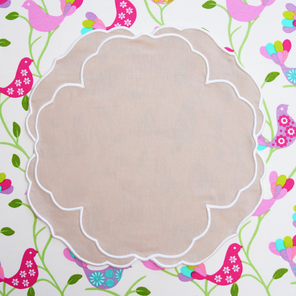 SORELLE BEIGE WHITE ROUND FABRIC PLACEMAT (Set Of 4)