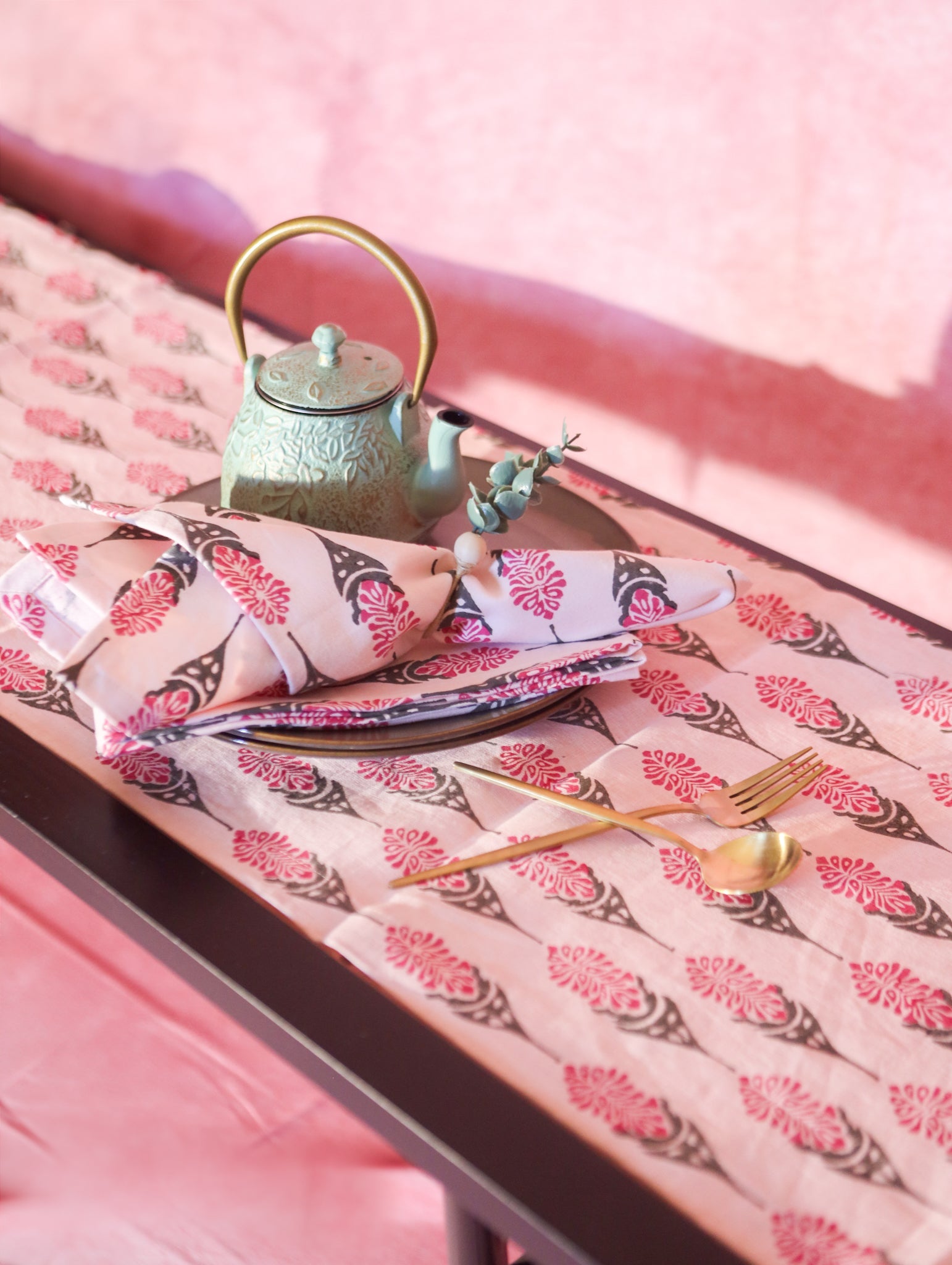 Bahaar Linen Table Runner — Pink