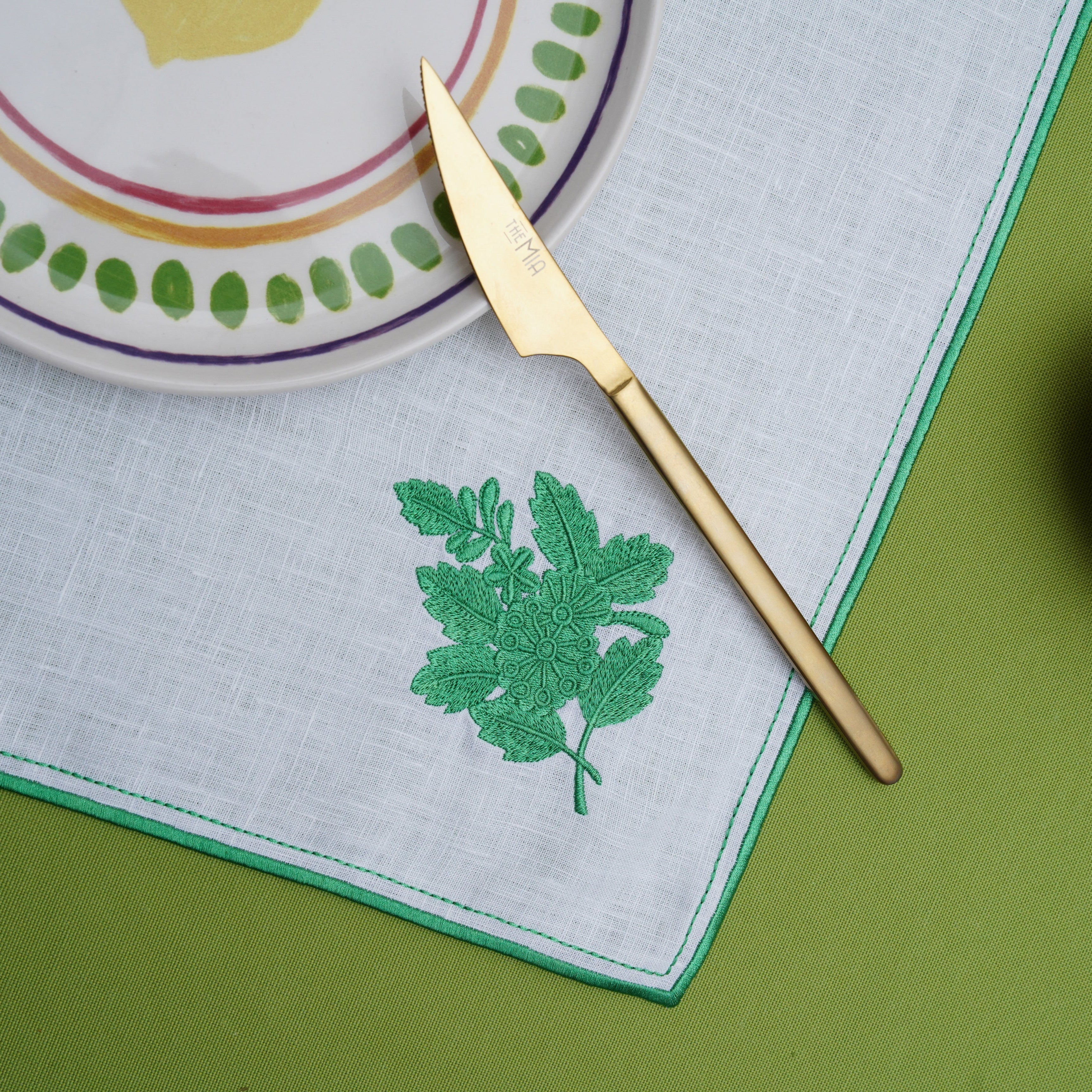 WHITE LEAF SQUARE LINEN PLACEMAT (Set Of 4)
