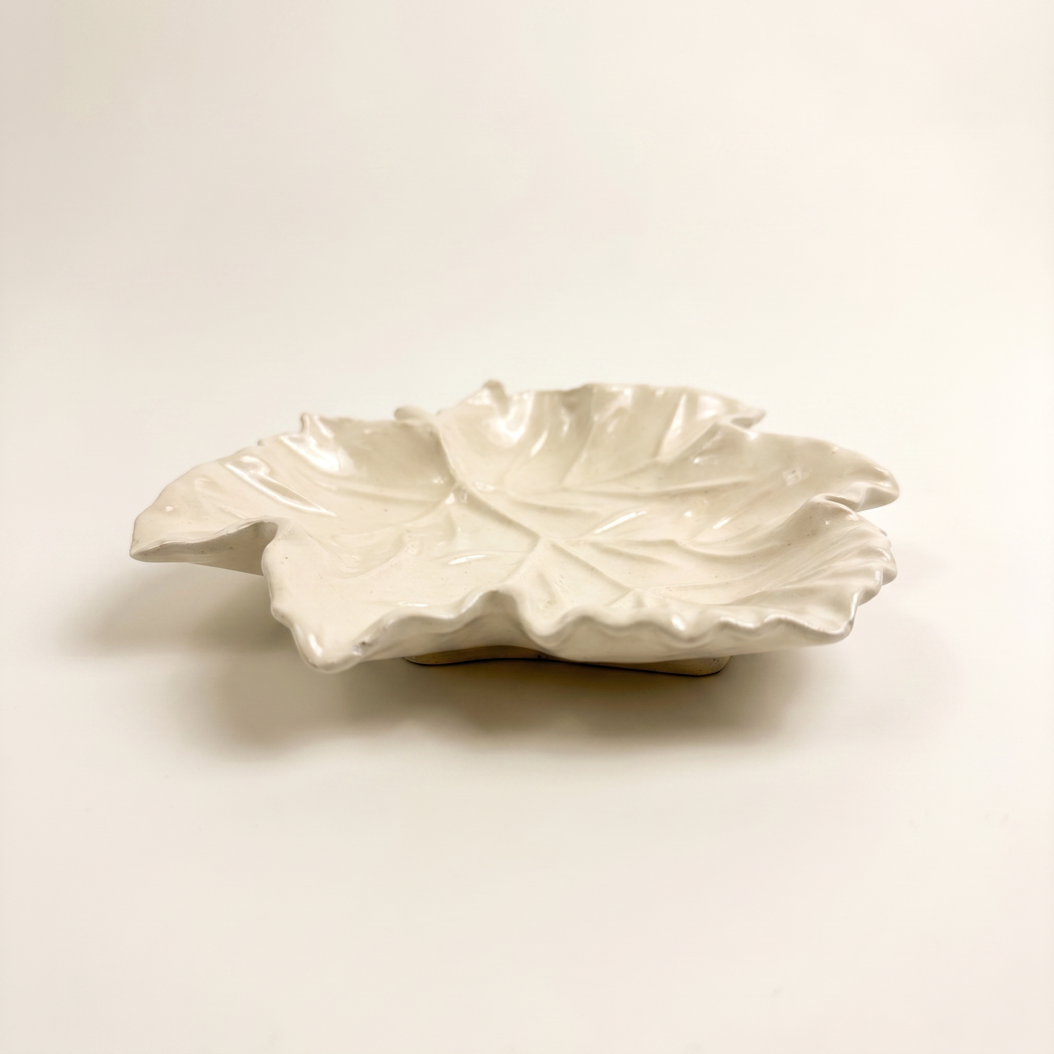 Maple Leaf Tray, Gypsum White 6"