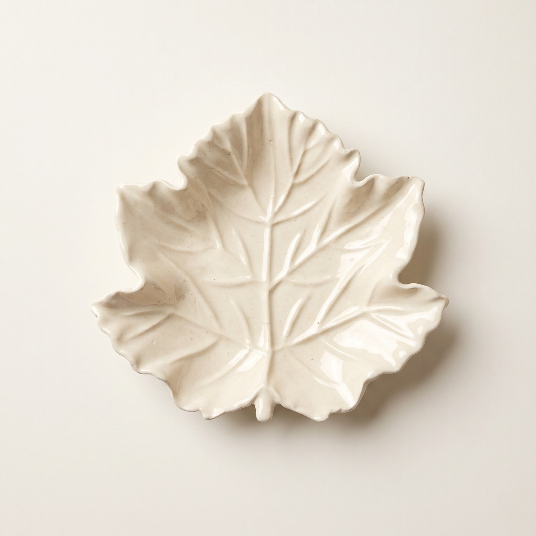 Maple Leaf Tray, Gypsum White 6"