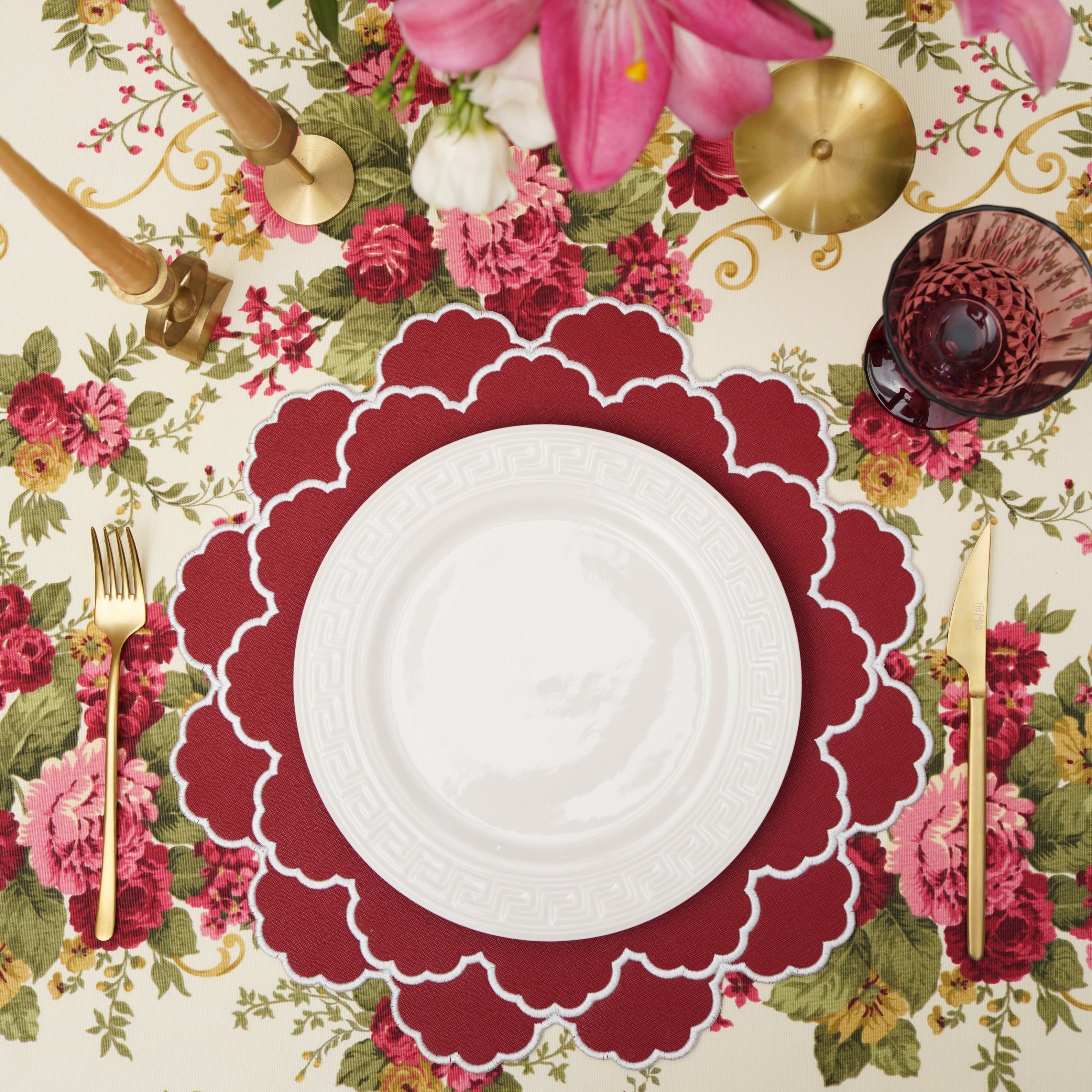 TIMELESS RED SCALLOPED FAUX LEATHER PLACEMAT (Set Of 4)