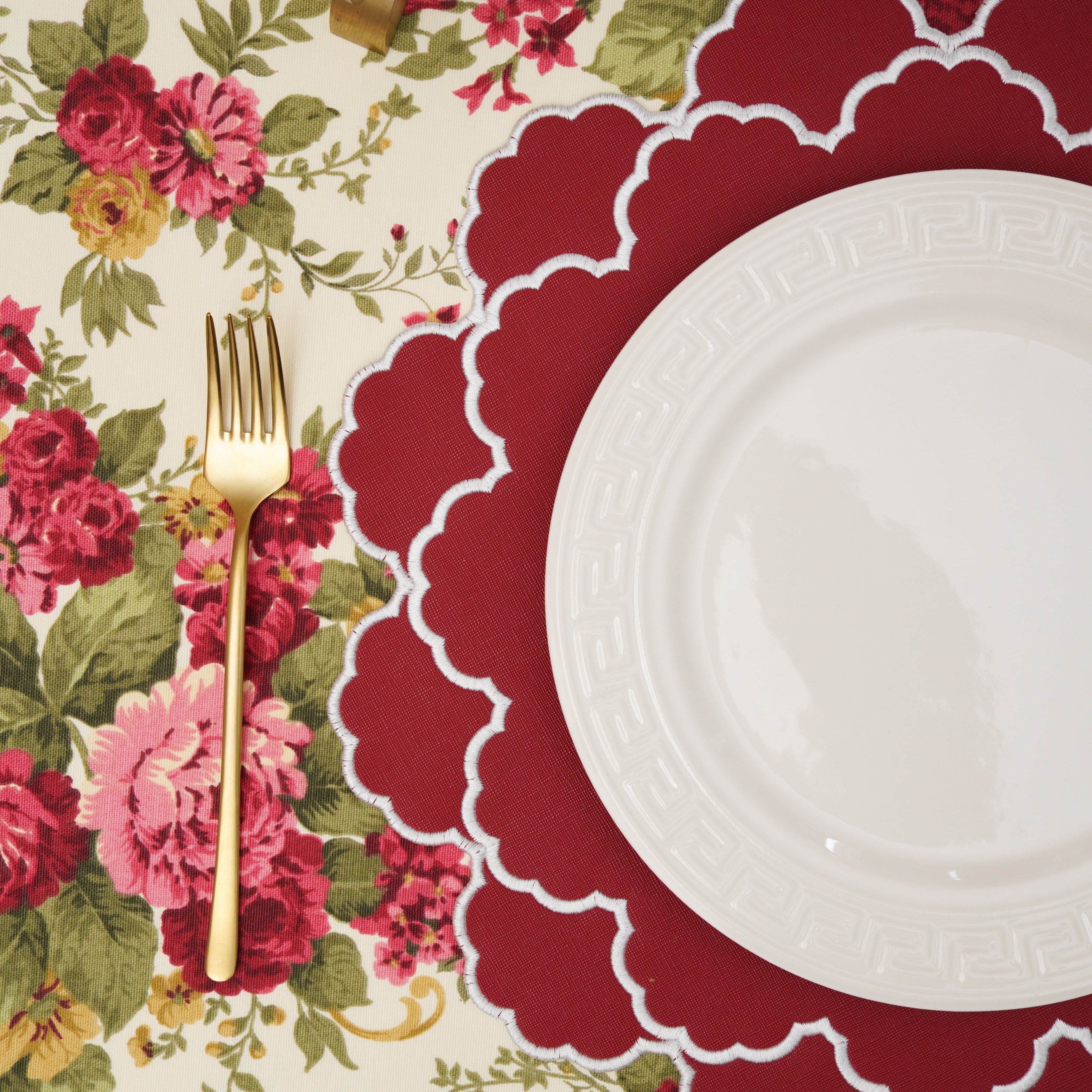 TIMELESS RED SCALLOPED FAUX LEATHER PLACEMAT (Set Of 4)