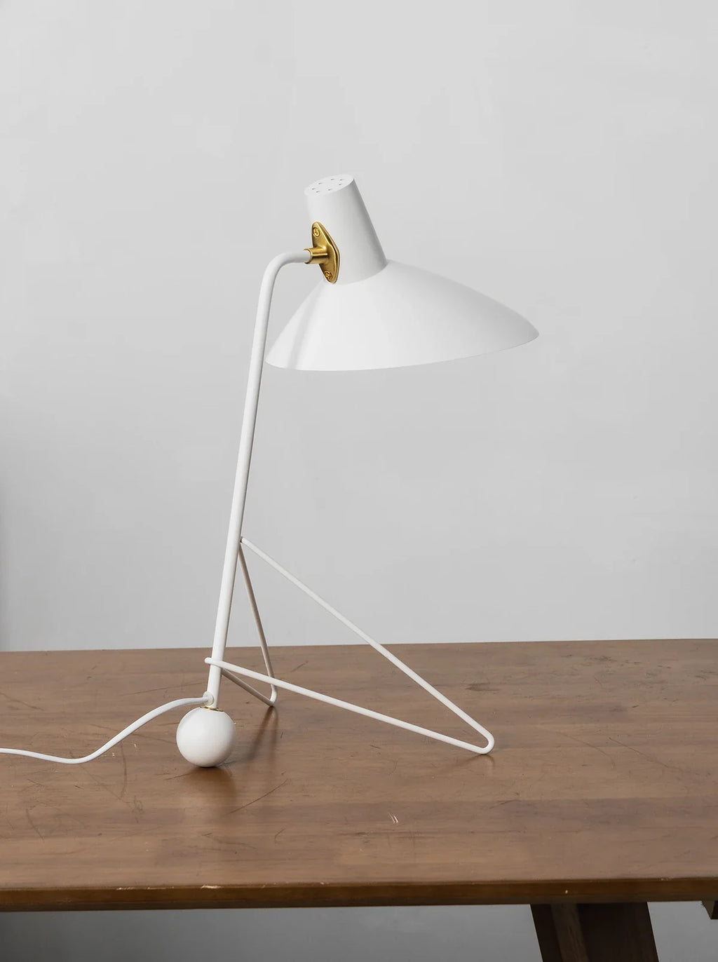 Tripod HM9 Simple Table Lamp