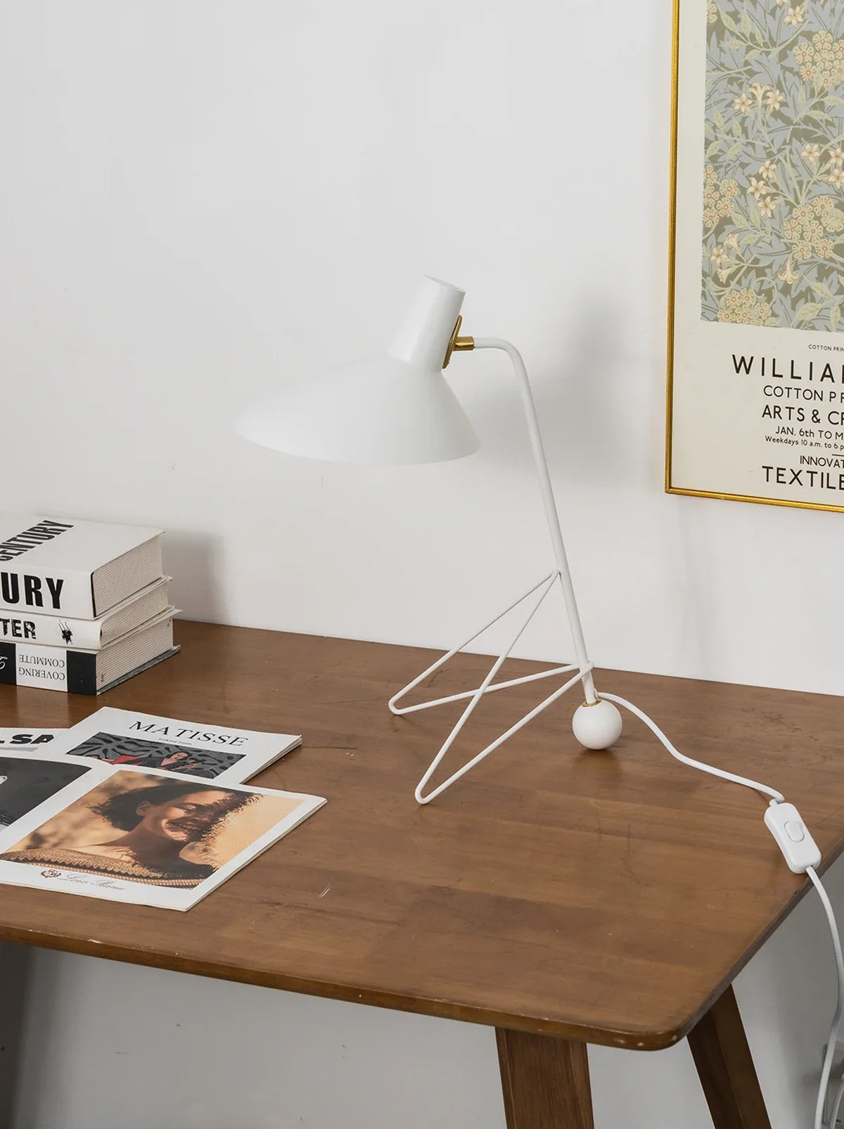 Tripod HM9 Simple Table Lamp