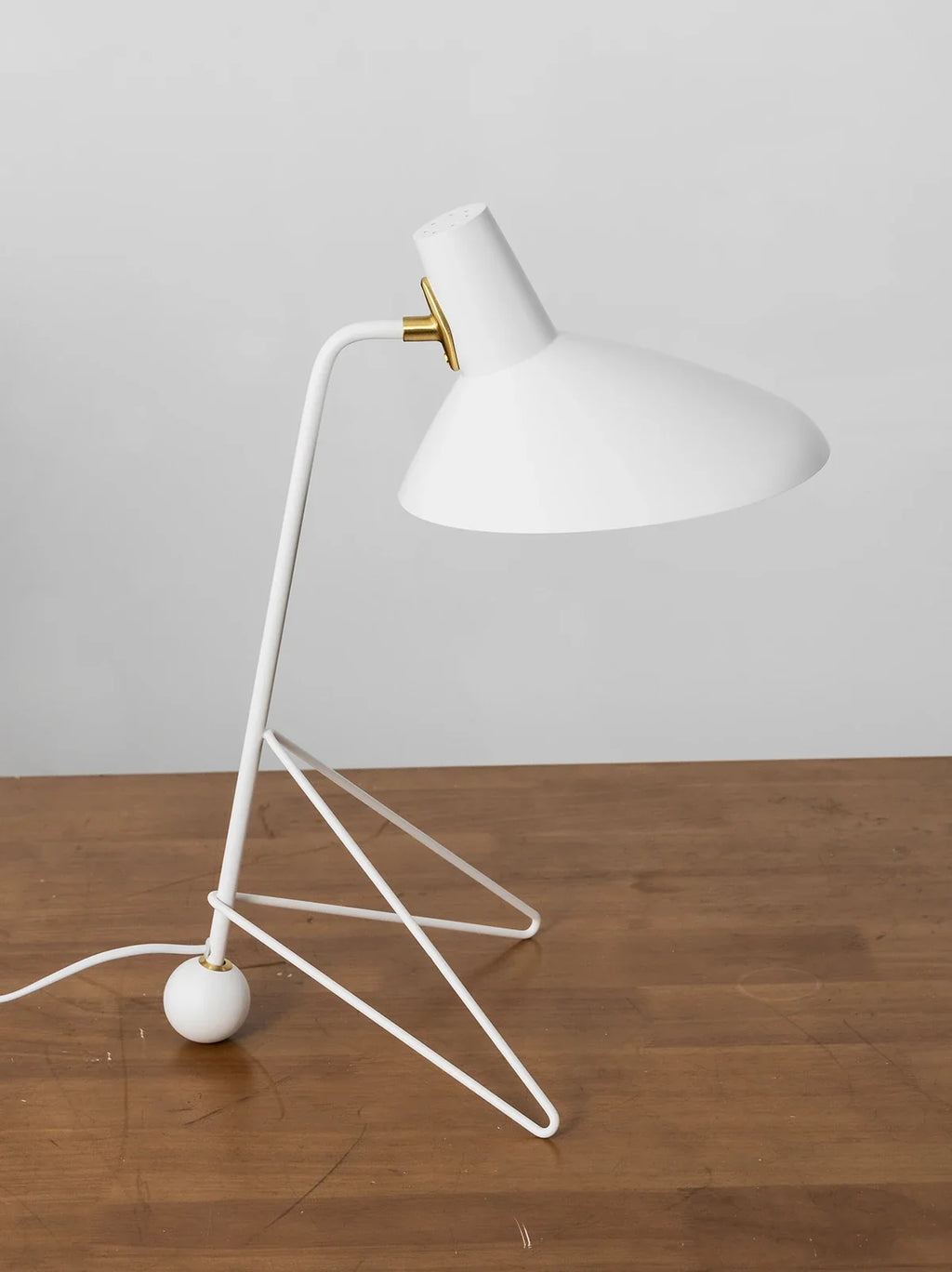 Tripod HM9 Simple Table Lamp