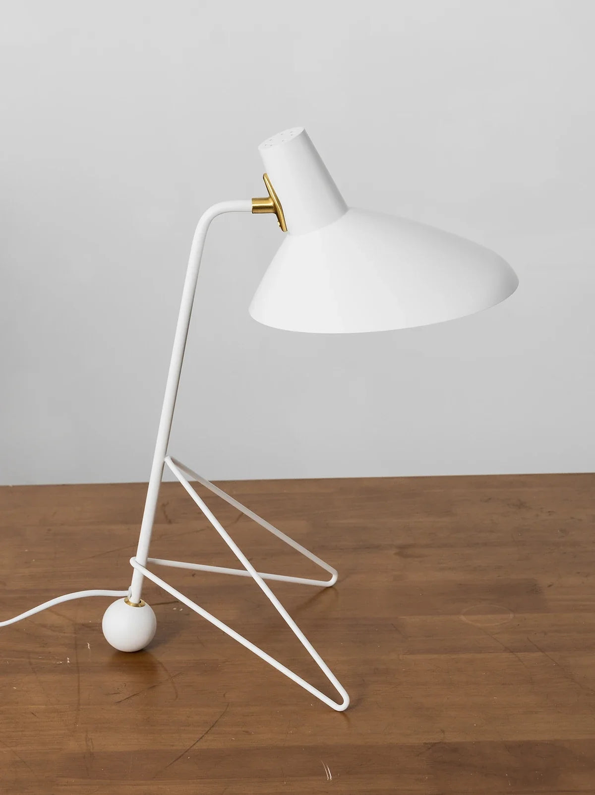 Tripod HM9 Simple Table Lamp