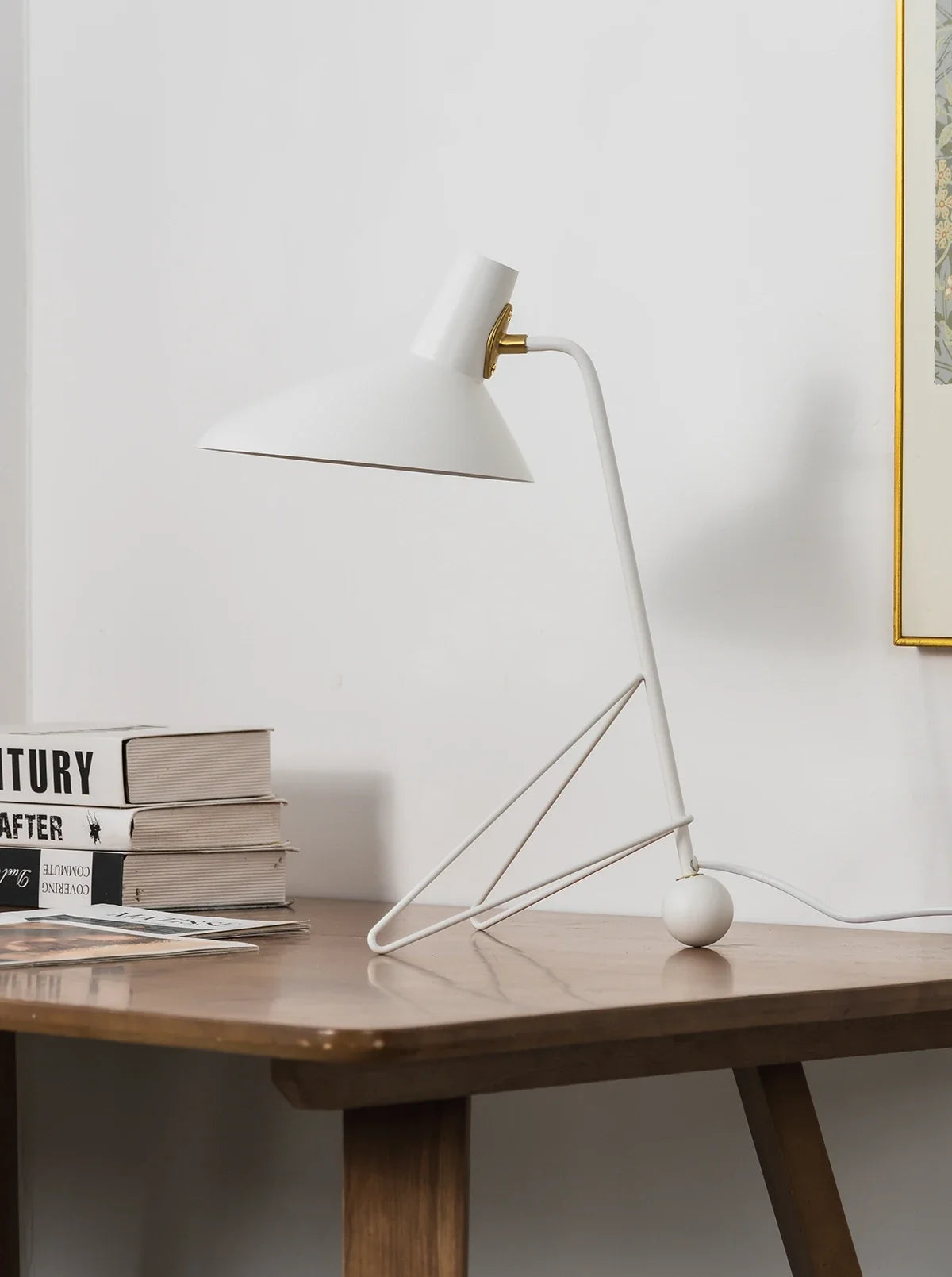 Tripod HM9 Simple Table Lamp