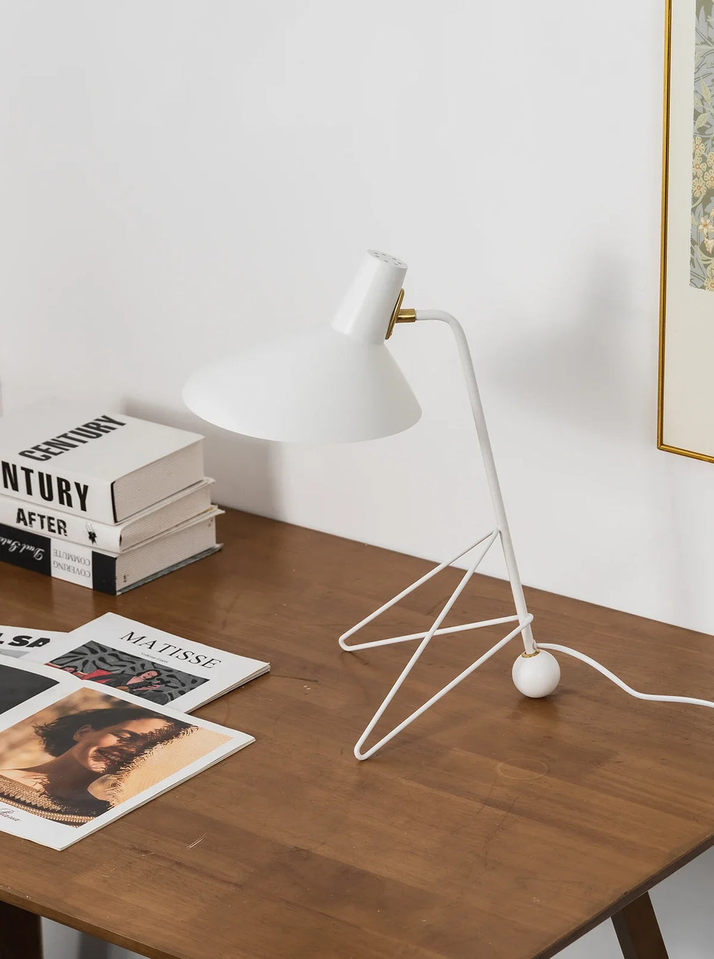 Tripod HM9 Simple Table Lamp
