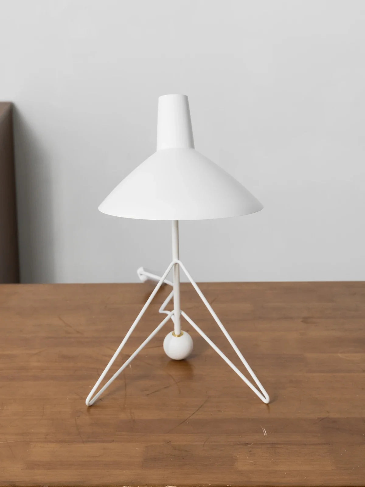 Tripod HM9 Simple Table Lamp