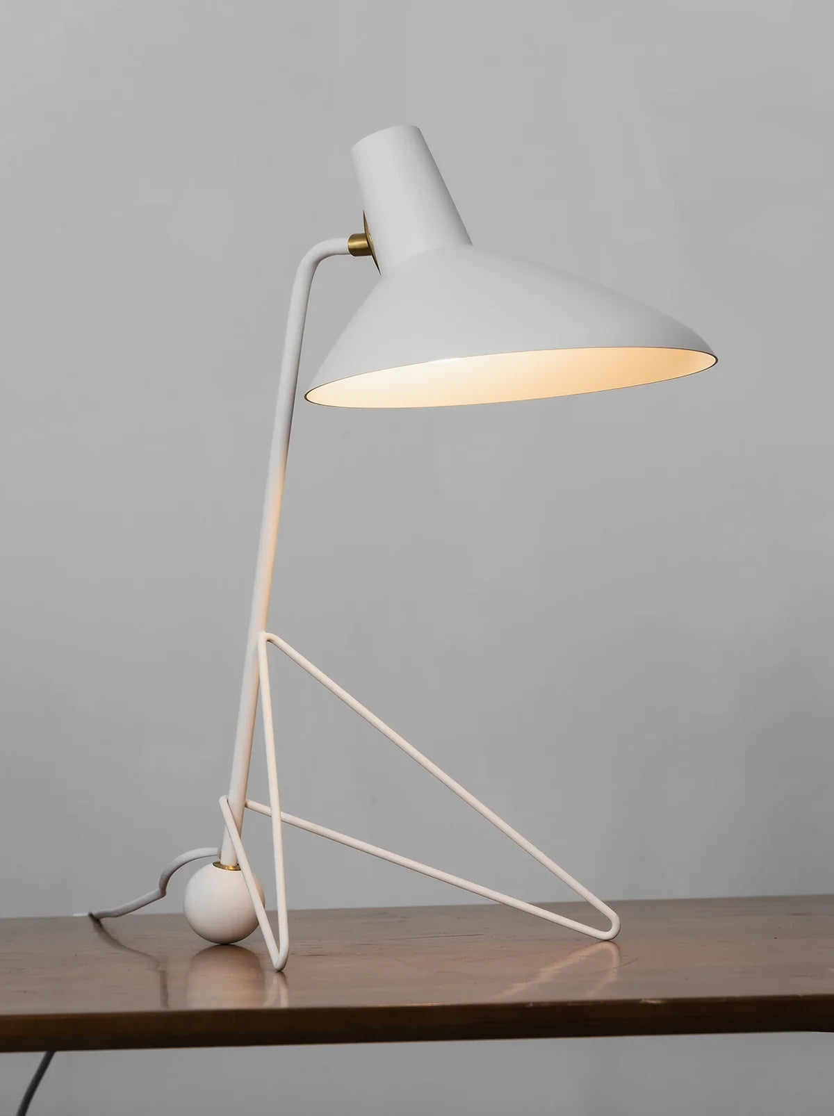 Tripod HM9 Simple Table Lamp