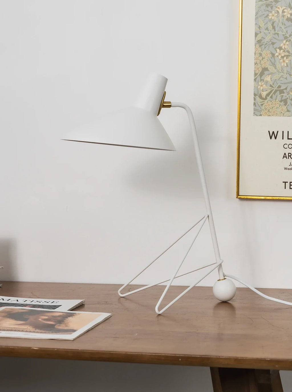 Tripod HM9 Simple Table Lamp