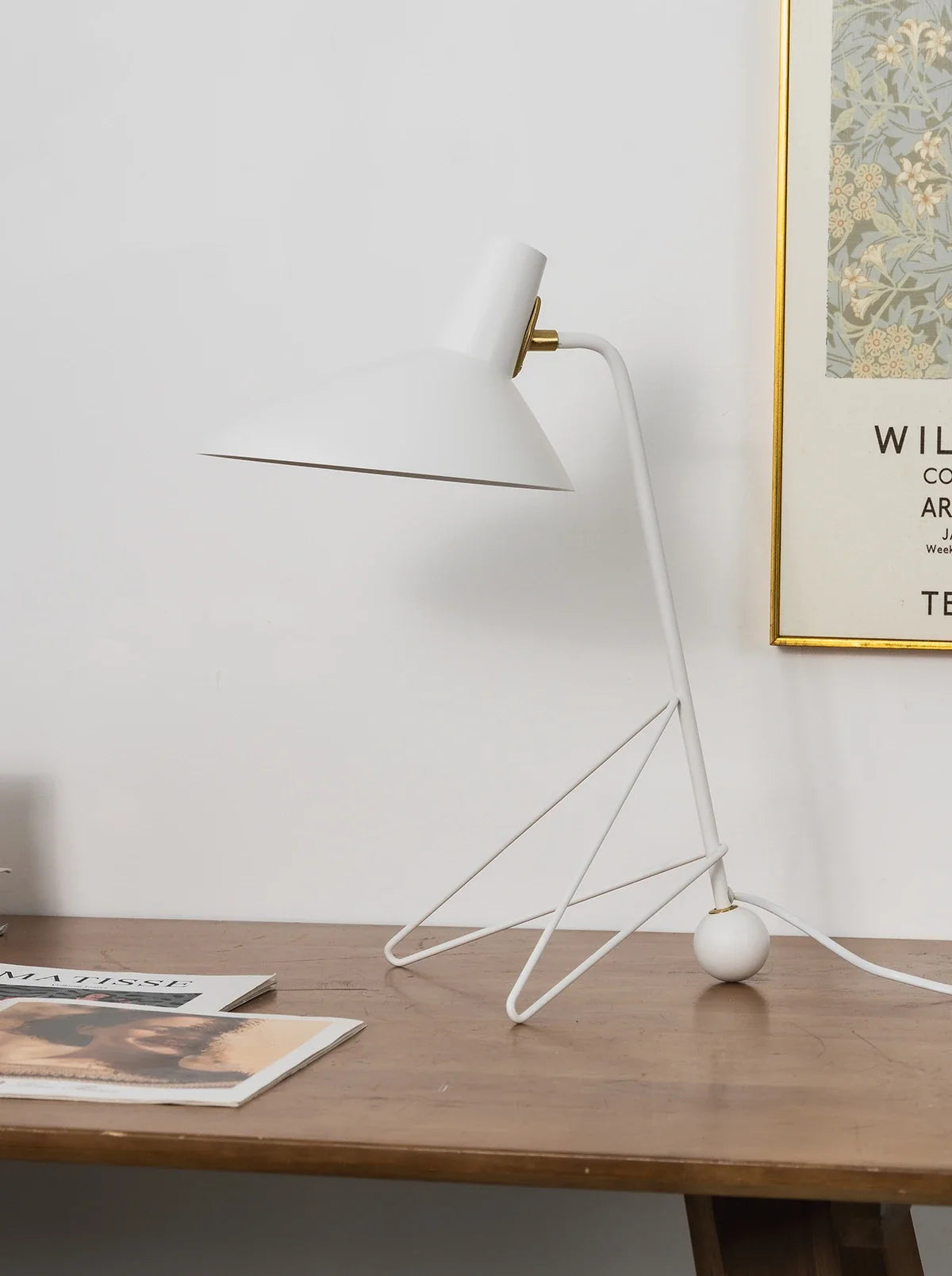 Tripod HM9 Simple Table Lamp